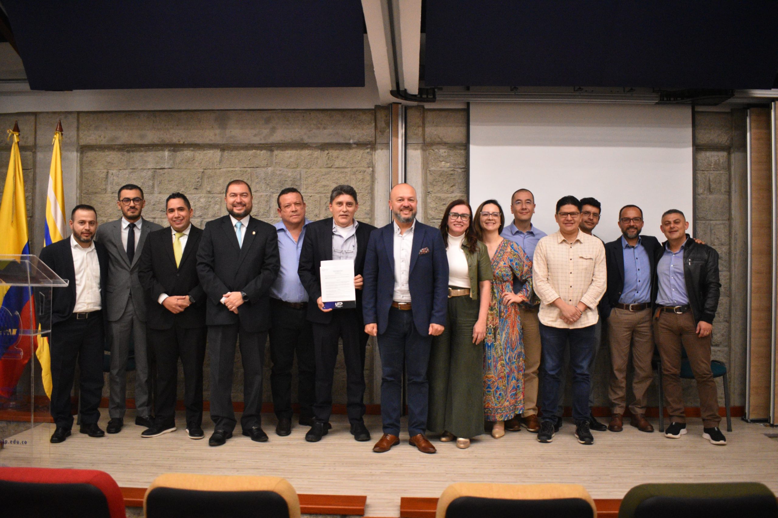 Este primero de noviembre, la Facultad de Ciencias de la Salud de la Universidad Tecnológica de Pereira celebró los 15 años del programa de Medicina Interna, un hito que resalta su evolución y el impacto positivo que ha tenido en la formación de especialistas de alta calidad. Desde su creación en 2009, este posgrado ha formado a más de 30 médicos internistas, quienes, hoy en día, son líderes en diversas áreas de la medicina, tanto en la región como a nivel nacional.