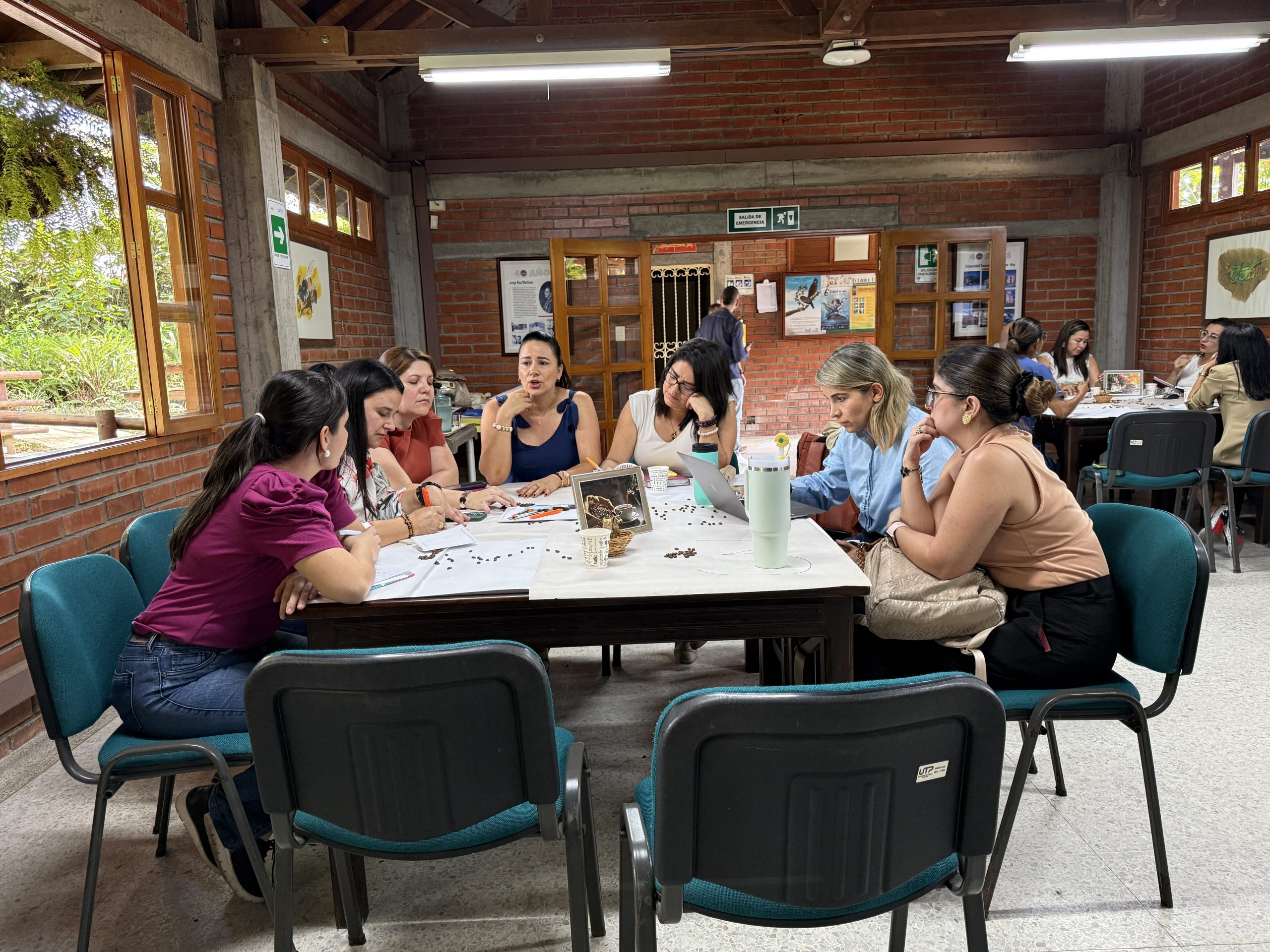 La Universidad Tecnológica de Pereira, en el marco del Plan de Formación en Seguridad y Salud en el Trabajo y en cumplimiento del Decreto 1072, ha venido convocando encuentros de diálogo y construcción colectiva que buscan fortalecer los entornos laborales saludables en la institución.