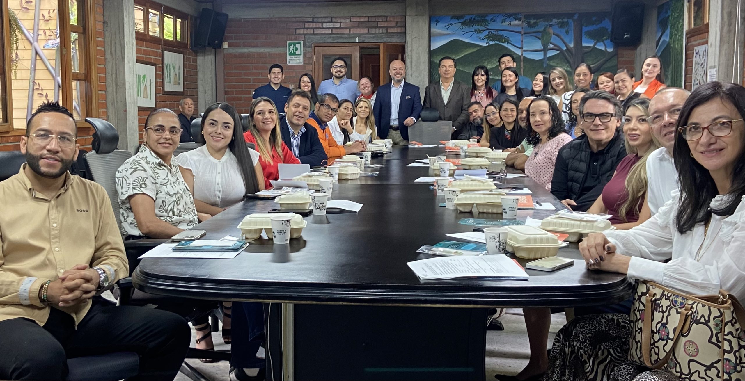La Asociación de Egresados de la Universidad Tecnológica de Pereira ASE UTP, en articulación con la Facultad de Ciencias de la Salud y los programas de Medicina y Tecnología en Atención Prehospitalaria, realizó un desayuno con empleadores que reunió a representantes del sector productivo, directivos académicos y egresados, con el propósito de consolidar relaciones, recibir retroalimentación y proyectar nuevas oportunidades para la formación integral de los estudiantes.