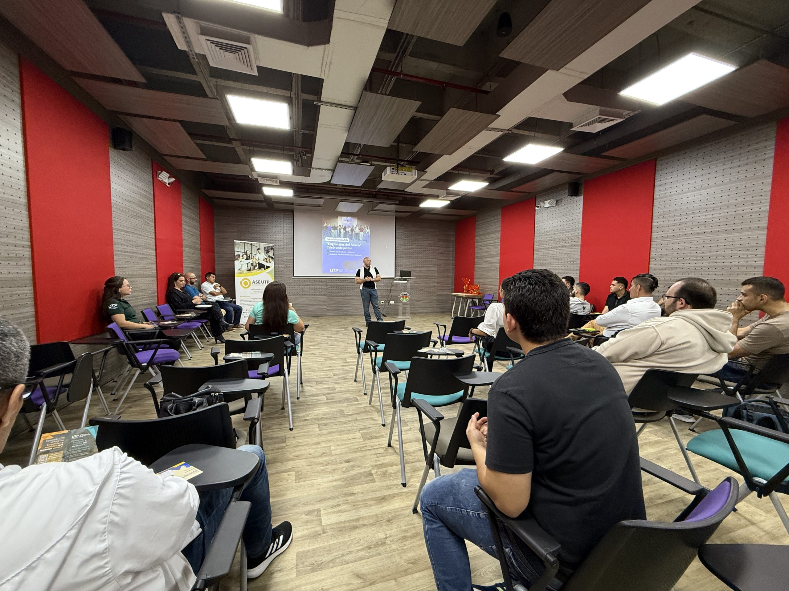 La Universidad Tecnológica de Pereira, a través de la Facultad de Mecánica Aplicada, invita a la comunidad académica y profesional a inscribirse en el Diplomado en Ingeniería de Confiabilidad, un programa diseñado para fortalecer competencias en la gestión de activos, mantenimiento y análisis de datos aplicados a la Industria 4.0.