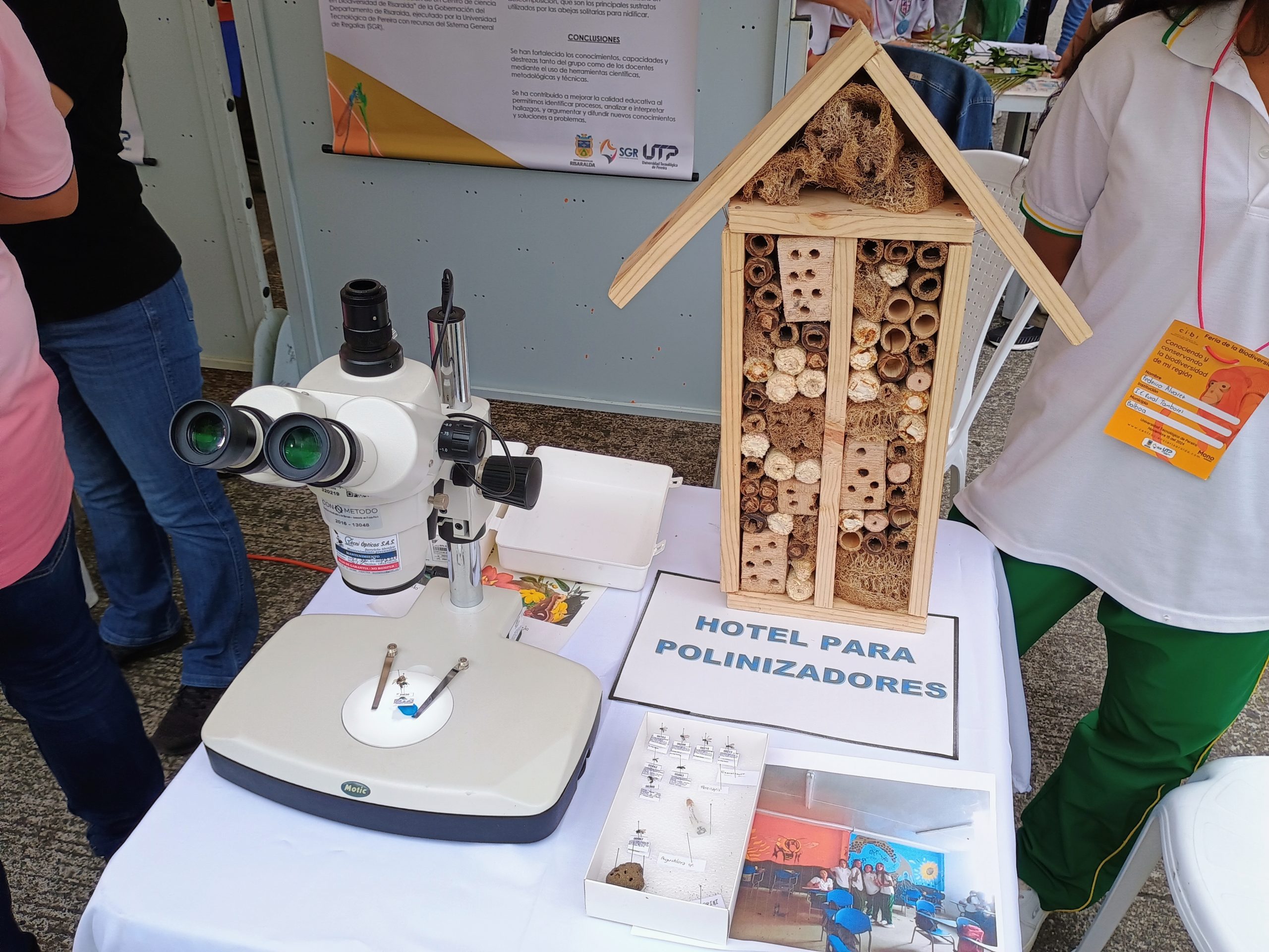 La Universidad Tecnológica de Pereira (UTP) fue escenario de una destacada jornada dedicada a la apropiación del conocimiento, en la que estudiantes de diferentes instituciones educativas del departamento de Risaralda participaron en proyectos innovadores liderados desde la Facultad de Ciencias de la Educación. En este contexto, iniciativas como el programa Ondas, el proyecto del Centro de Ciencia y Biodiversidad (CIBI) y los talleres de tecnología 4.0 se consolidaron como pilares para el fortalecimiento del desarrollo científico en la región.