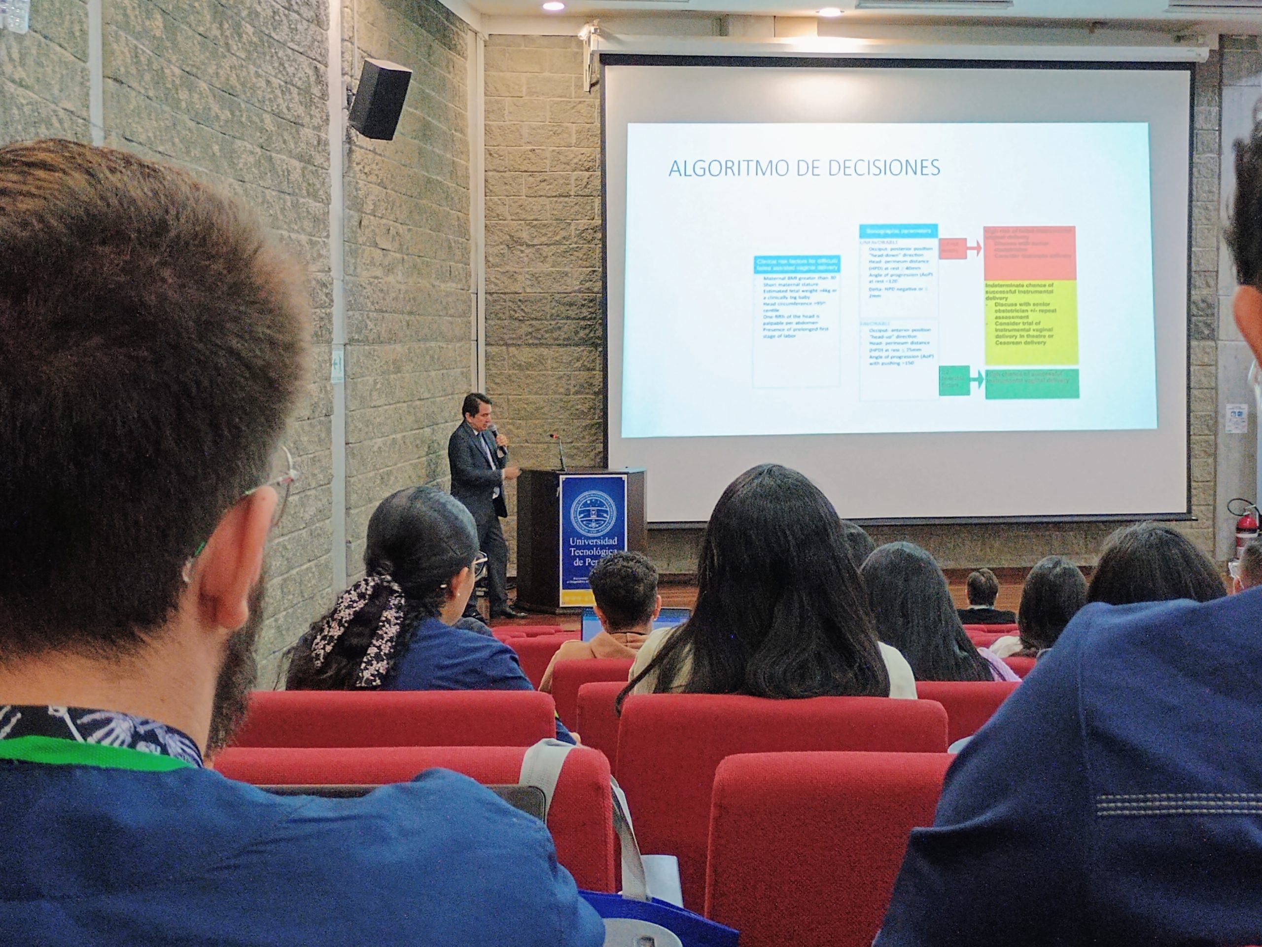 En el marco del décimo Congreso Internacional de Ginecología y Obstetricia, organizado por la Facultad de Ciencias de la Salud de la Universidad Tecnológica de Pereira (UTP), se llevó a cabo un simposio centrado en la importancia del cuidado ginecológico y obstétrico, no solo para la formación académica de los estudiantes, sino también para el bienestar de las mujeres de la región.