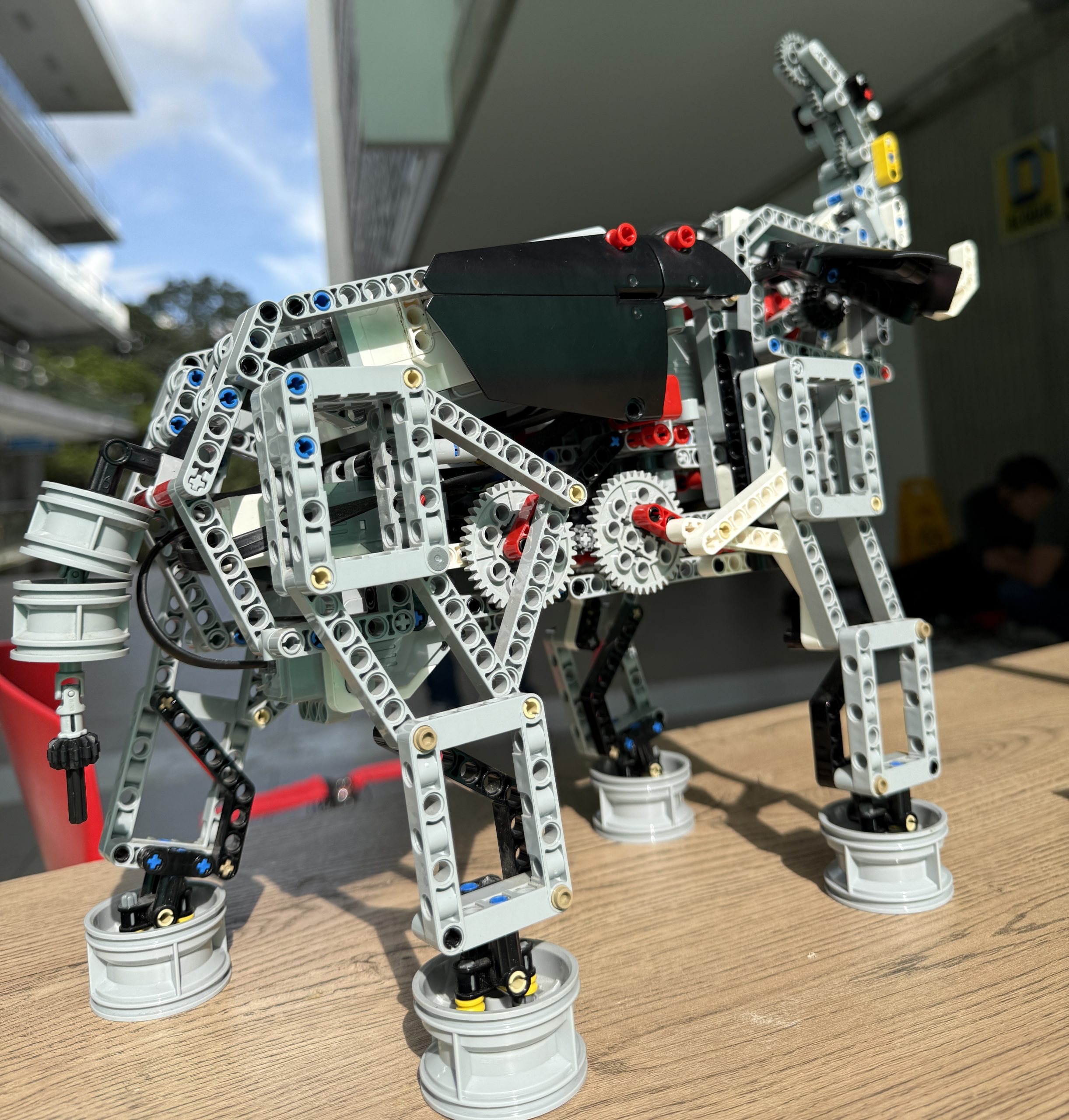 En el marco de la Semana de la Innovación, el Emprendimiento y la Propiedad Intelectual, liderada por la Vicerrectoría de Investigaciones, Innovación y Extensión de la Universidad Tecnológica de Pereira (UTP), el Centro de Innovación y Desarrollo Tecnológico (CIDT) fue protagonista de una jornada dinámica y participativa donde la creatividad estudiantil y la aplicación tecnológica fueron el centro de atención.