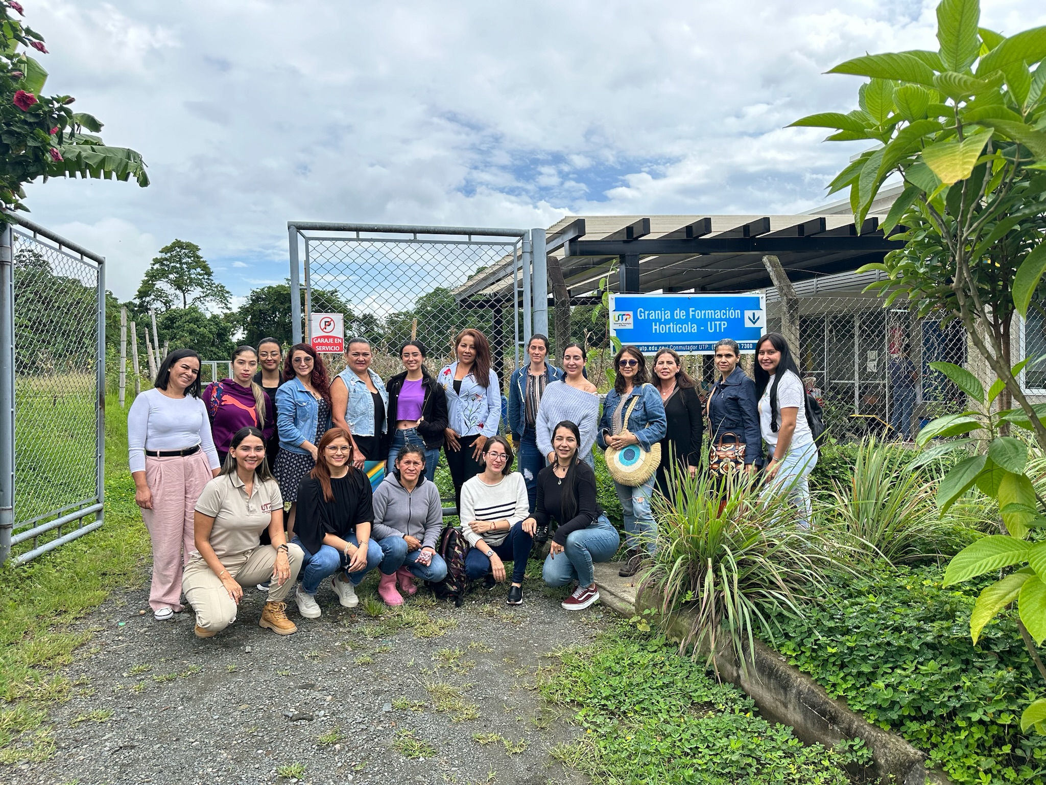 La Facultad de Ciencias Agrarias y Agroindustria de la UTP se complace en anunciar la apertura de la II Cohorte del Curso de Producción de Plantas Aromáticas para la Elaboración de Jabones Artesanales. Este curso está abierto a todo el público, brindando una oportunidad única para aprender a crear jabones artesanales utilizando plantas aromáticas, con un enfoque práctico y teórico que cualquier persona puede disfrutar., una excelente oportunidad para quienes deseen aprender a cultivar y transformar plantas aromáticas en jabones naturales de alta calidad.