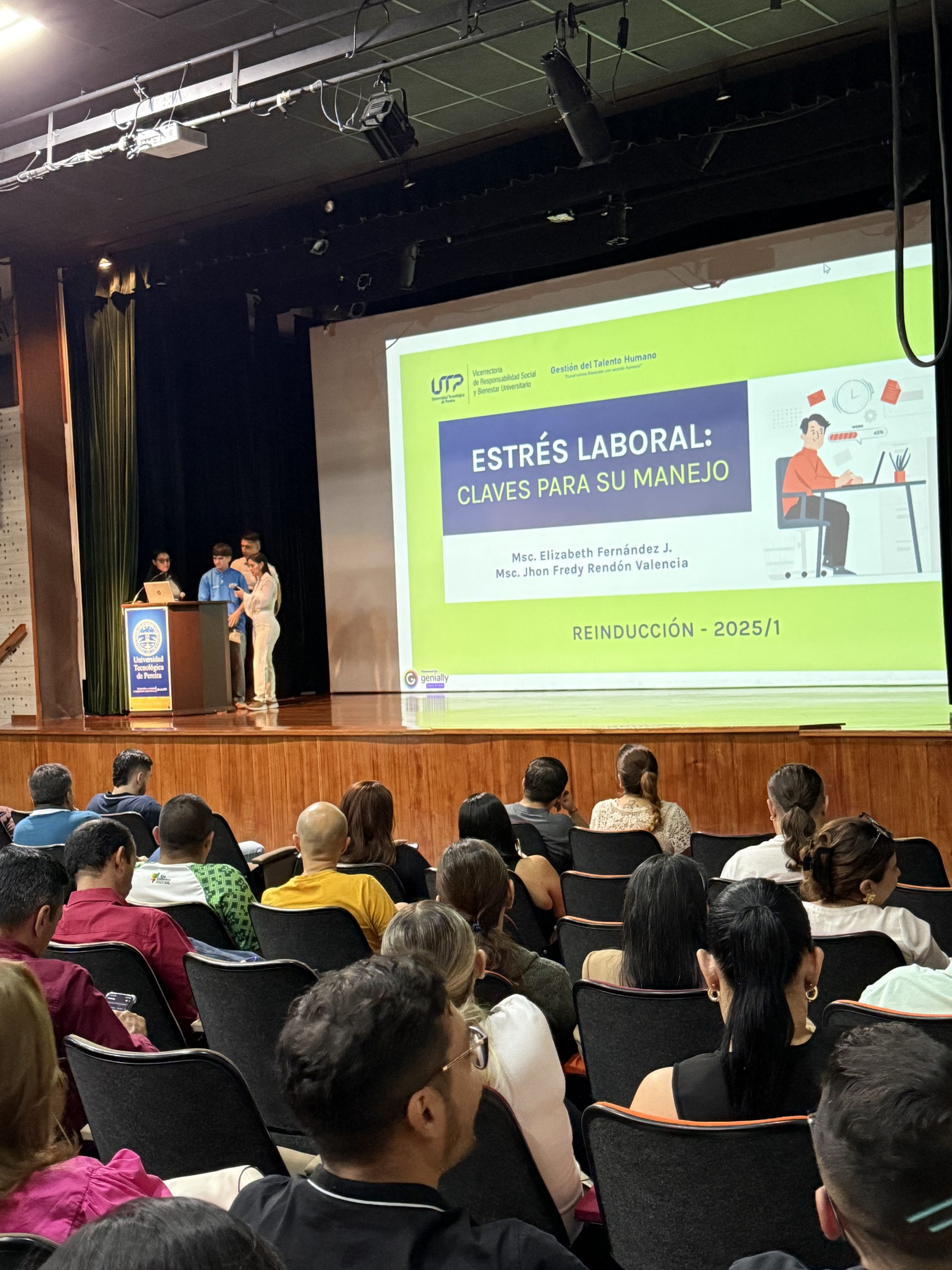 La Universidad Tecnológica de Pereira realizó con éxito una nueva jornada de reinducción institucional dirigida a docentes y personal administrativo, una estrategia semestral liderada por la Oficina de Gestión del Talento Humano, orientada a fortalecer la cultura organizacional, actualizar conocimientos normativos y promover entornos laborales seguros y participativos.