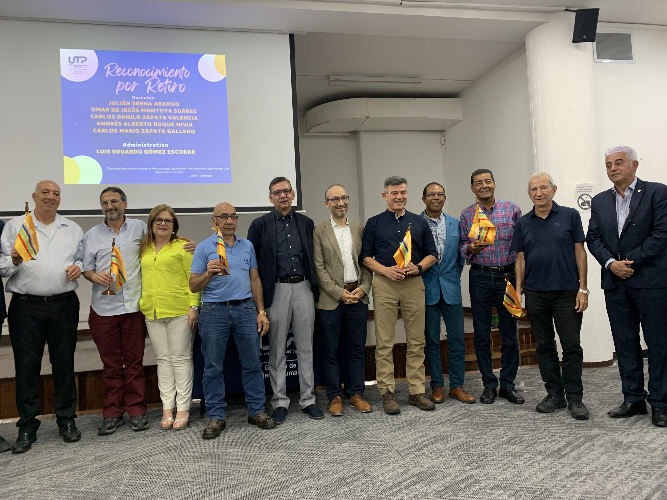 En una jornada cargada de emociones y recuerdos, la Universidad Tecnológica de Pereira  rindió homenaje a seis figuras fundamentales que hoy emprenden su camino hacia un merecido retiro. Estas personas, con trayectorias de excelencia y un profundo compromiso con la educación, dejan una marca imborrable en la historia de la institución.