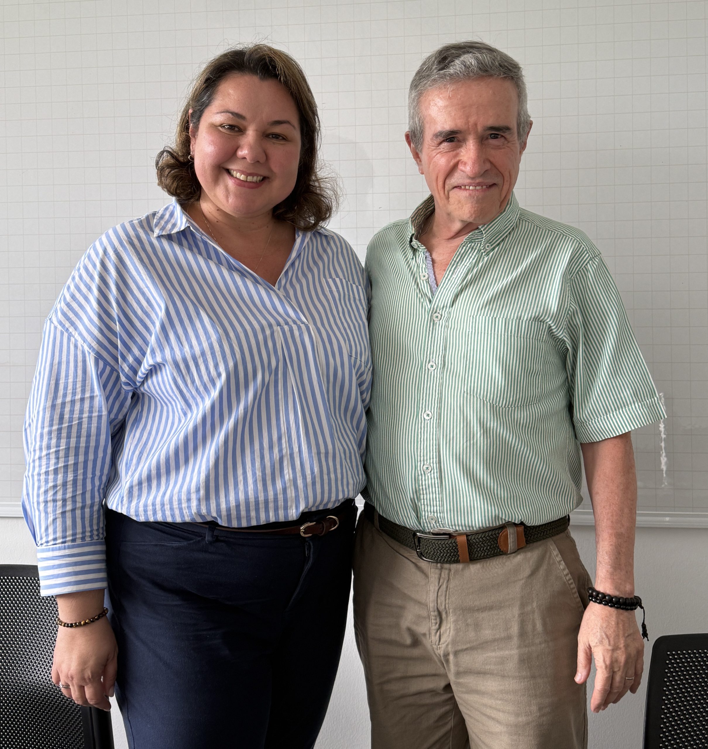 Con el objetivo de fortalecer los vínculos entre la academia y el sector productivo internacional, la Universidad Tecnológica de Pereira recibió la visita de Sandra Gómez, desarrolladora de negocios, y Orlando Giraldo, consultor senior de The H-J Family of Companies, quienes realizaron la fase final del proceso de selección para la práctica empresarial internacional 2025-2 en St. Louis - Missouri, EE. UU. 