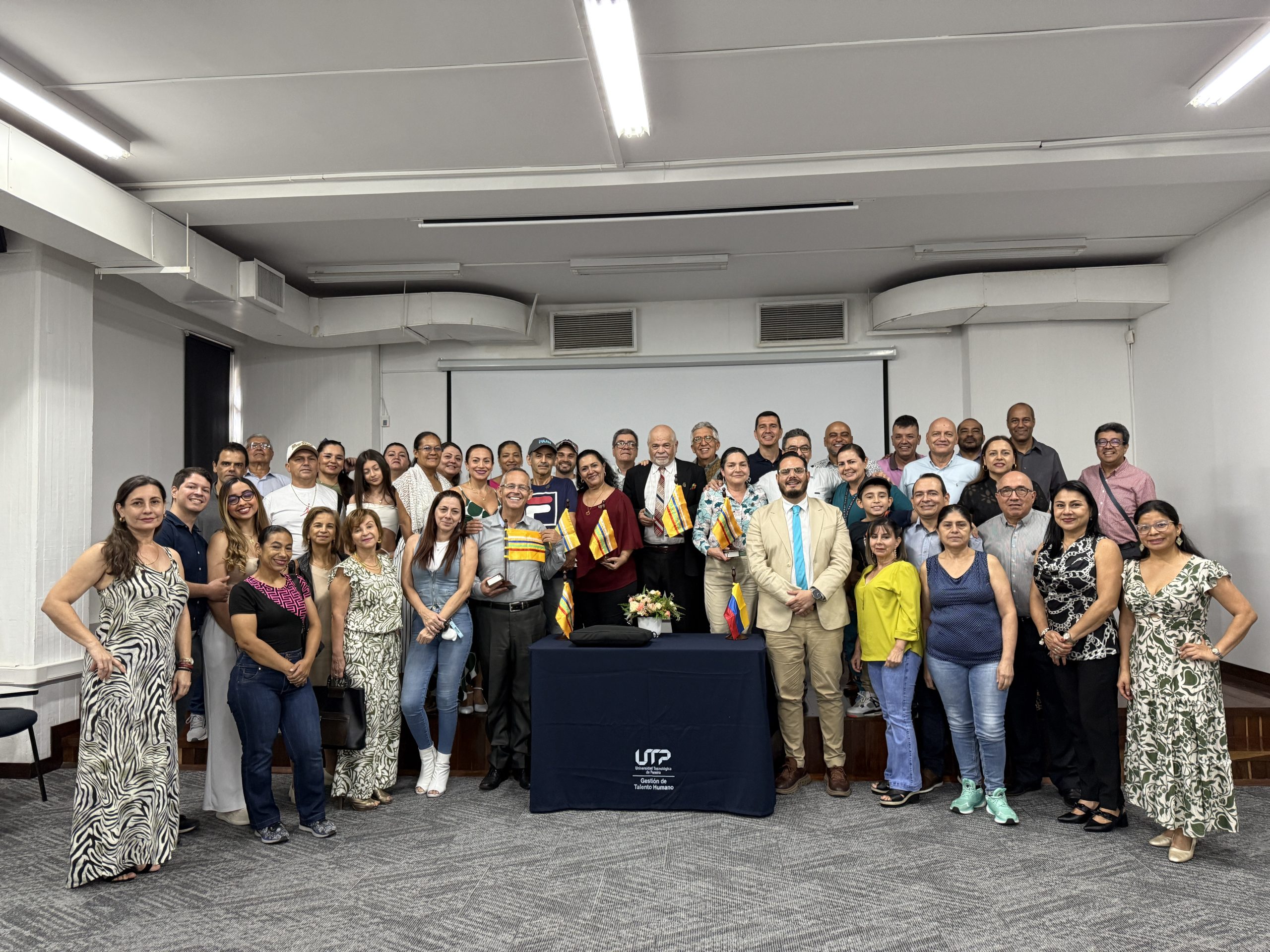 Con un emotivo acto, la Universidad Tecnológica de Pereira, a través de la Oficina de Gestión de Talento Humano, rindió homenaje a seis integrantes de su comunidad académica y administrativa que culminan su trayectoria institucional, dejando una huella imborrable en el crecimiento de la Universidad y en la formación de generaciones de estudiantes.