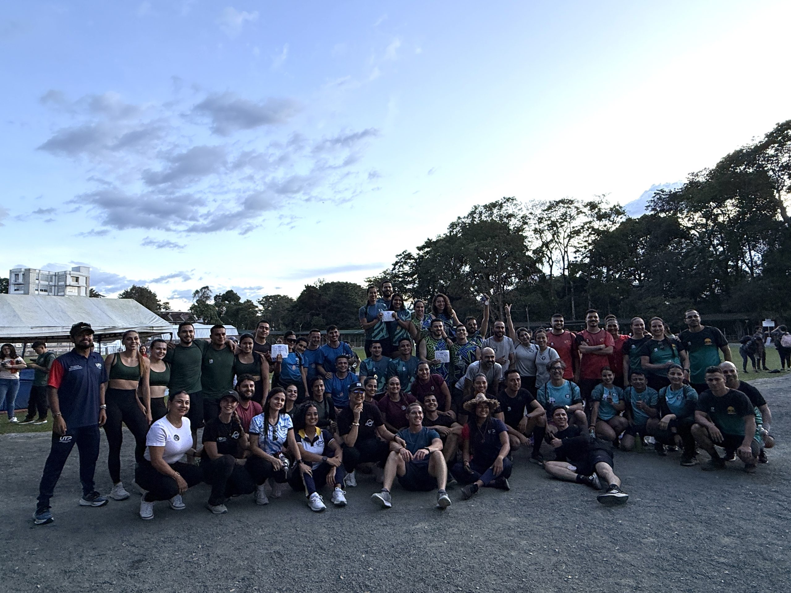 Con la participación de 90 personas, distribuidas en 17 equipos y organizadas en las categorías principiantes y avanzadas, se vivió en el campus universitario la segunda versión de la Carrera de Obstáculos OCR de la Universidad Tecnológica de Pereira, en el marco de la conmemoración del Día del Administrativo.