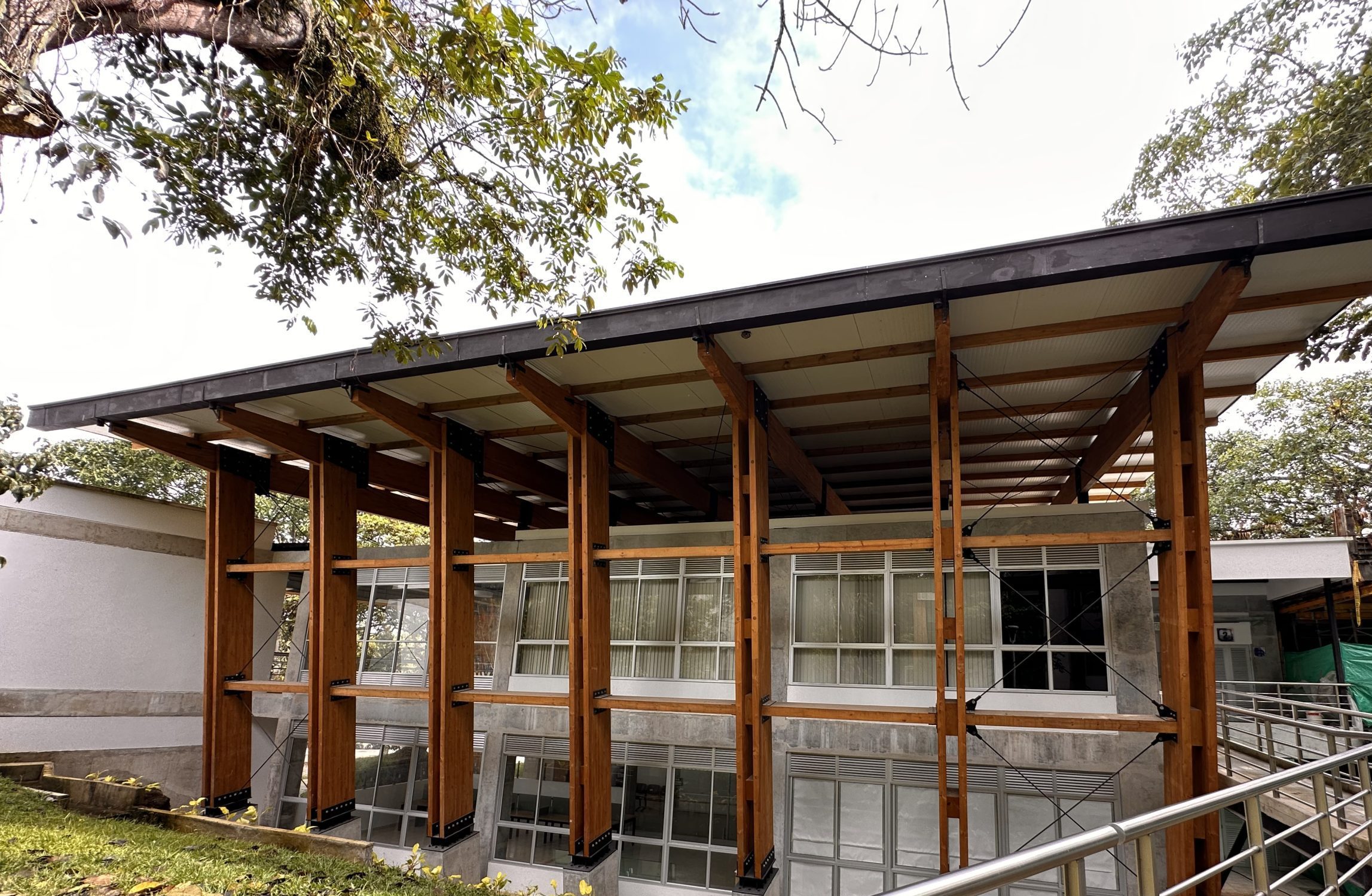 En el marco de las estrategias de formación integral promovidas por la Universidad Tecnológica de Pereira, el Semillero de Investigación y Laboratorio de Biorrefinerías (BIOCIRLAB) invita a toda la comunidad universitaria a participar en el taller "BASE DE DATOS AMBIENTALEX - Información clave para futuros sostenibles", que se llevará a cabo el próximo miércoles 7 de mayo de 2025, a las 10:00 a.m. en el salón 18A-110.