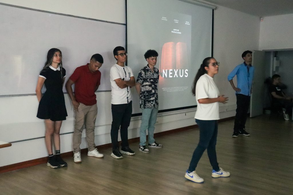 Con el propósito de revolucionar la manera en que los estudiantes de la licenciatura en tecnología audiovisual de la Universidad Tecnológica de Pereira abordaban el proceso creativo, surgió el Reality 24 Horas. Este evento, que consolidó su tercera edición, retó a los participantes a conceptualizar, planificar y producir un cortometraje en tan solo un día.