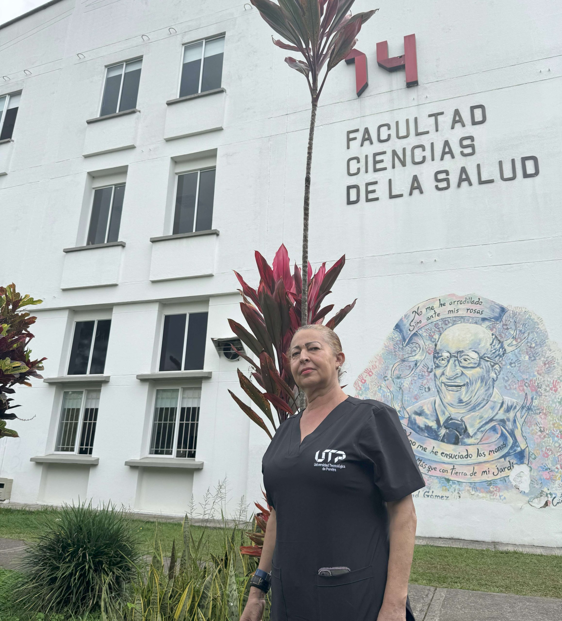 Beatriz Helena Fernández Serna llegó a la Universidad Tecnológica de Pereira cuando tenía apenas 21 años. Han pasado más de tres décadas transitando sus pasillos, aprendiendo, sirviendo, encontrando en la institución algo más que un lugar de trabajo: para ella, la UTP es su primer hogar.