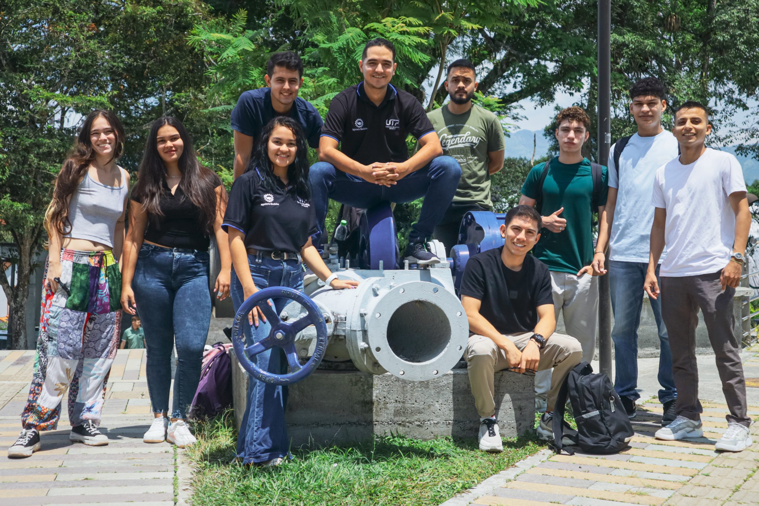 Los grupos estudiantiles son el motor de innovación y liderazgo en la Facultad de Mecánica Aplicada de la UTP. Brayan Eduardo Guapacha, representante estudiantil, invita a todos los estudiantes a participar en estas iniciativas, resaltando cómo pueden transformar la facultad y fortalecer las habilidades de sus miembros.