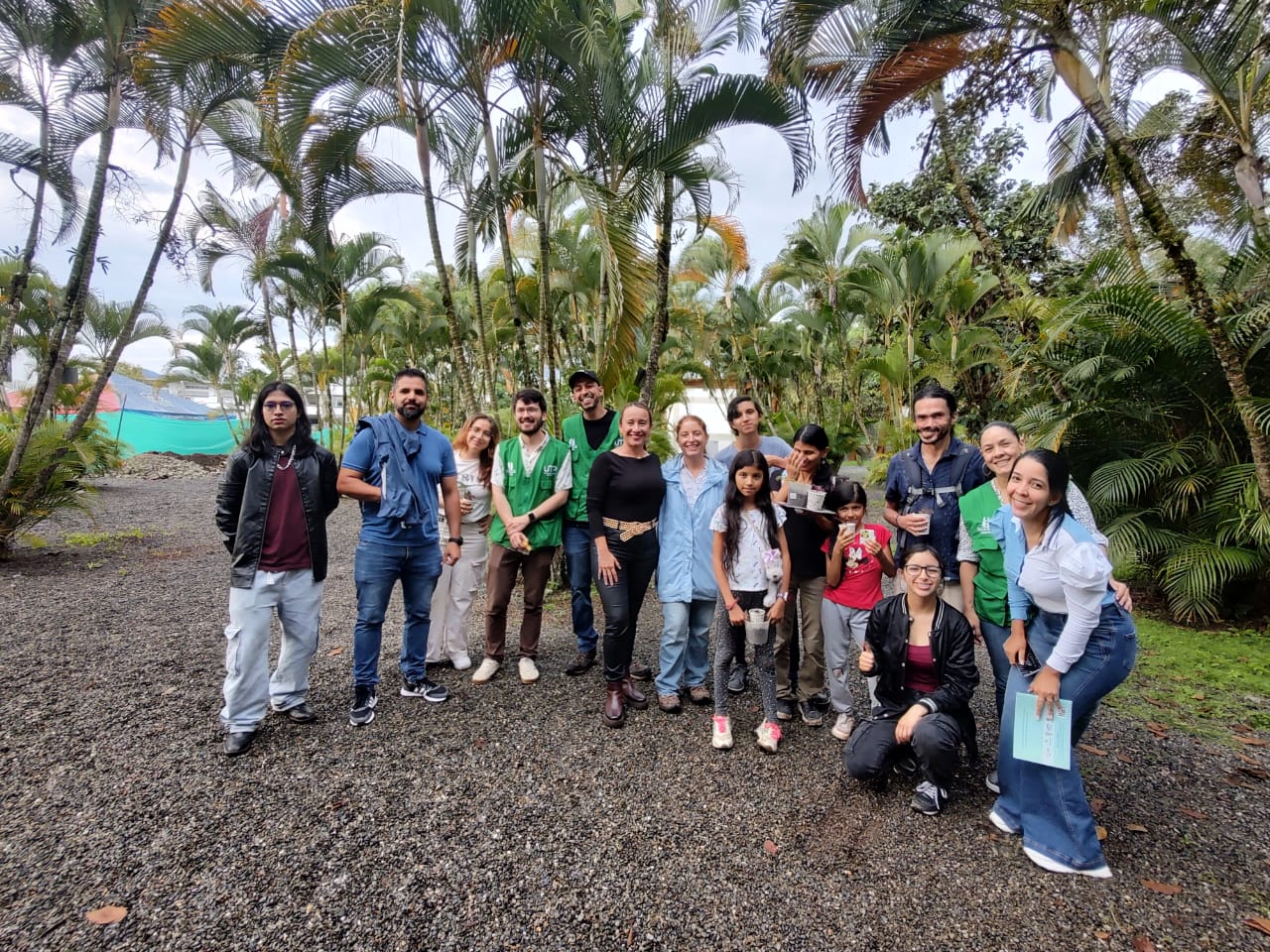 En el marco del Día Mundial del Medio Ambiente, la Universidad Tecnológica de Pereira (UTP), a través del Centro de Gestión Ambiental (CGA), realizó un recorrido de interpretación ambiental por sus Aulas Vivas, una experiencia formativa que vinculó a la comunidad universitaria y a visitantes externos con los espacios que consolidan a la institución como referente en sostenibilidad a nivel nacional e internacional.