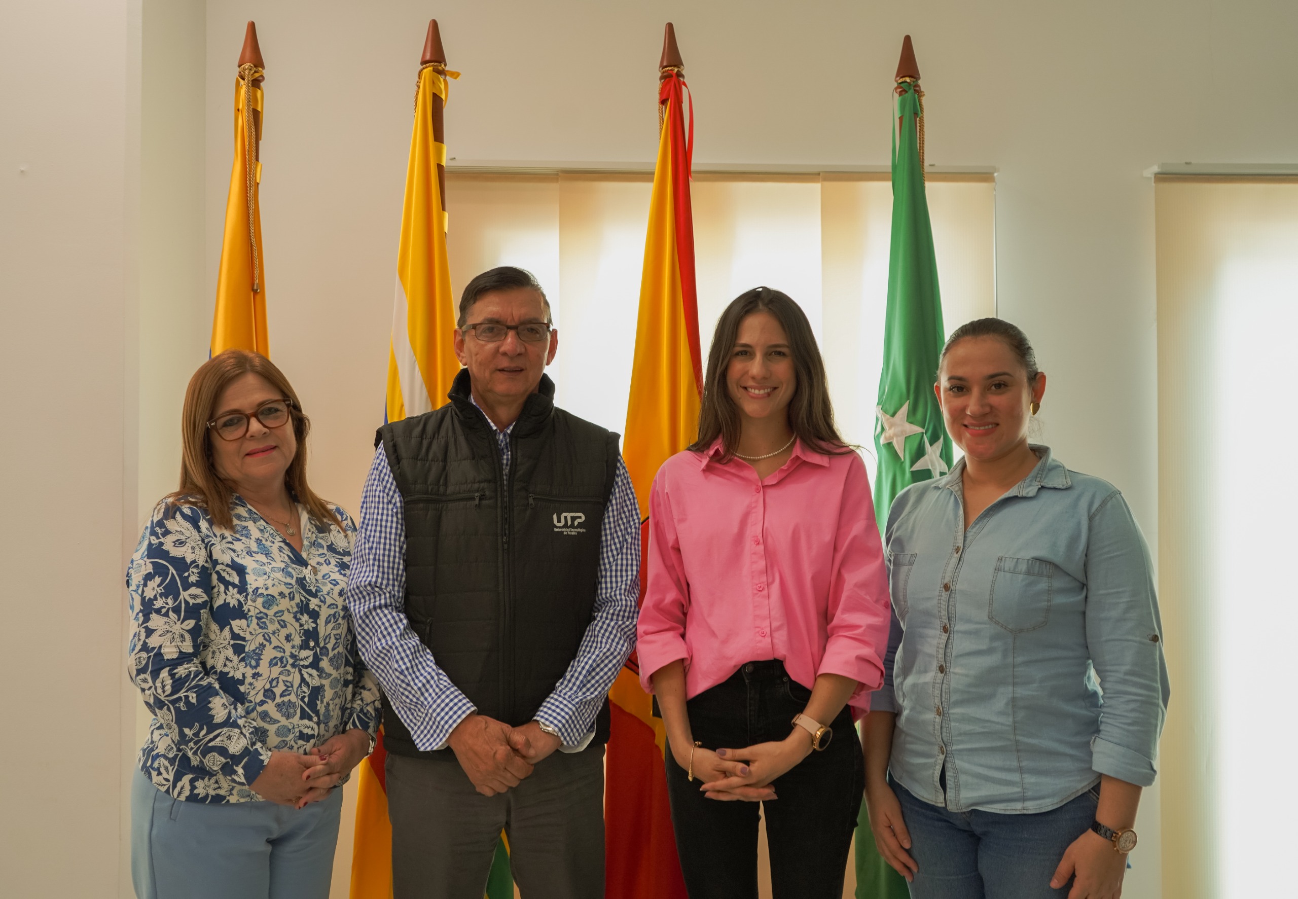 La Universidad Tecnológica de Pereira recibió la visita de Ximena González, presidenta ejecutiva del Comité Intergremial de Risaralda, en un encuentro que tuvo como objetivo fortalecer la relación entre el sector productivo y la academia. La reunión, liderada por el rector (e) de la UTP, Francisco Uribe Gómez y el equipo de extensión de la institución, permitió identificar nuevas oportunidades para colaborar y contribuir al desarrollo regional.