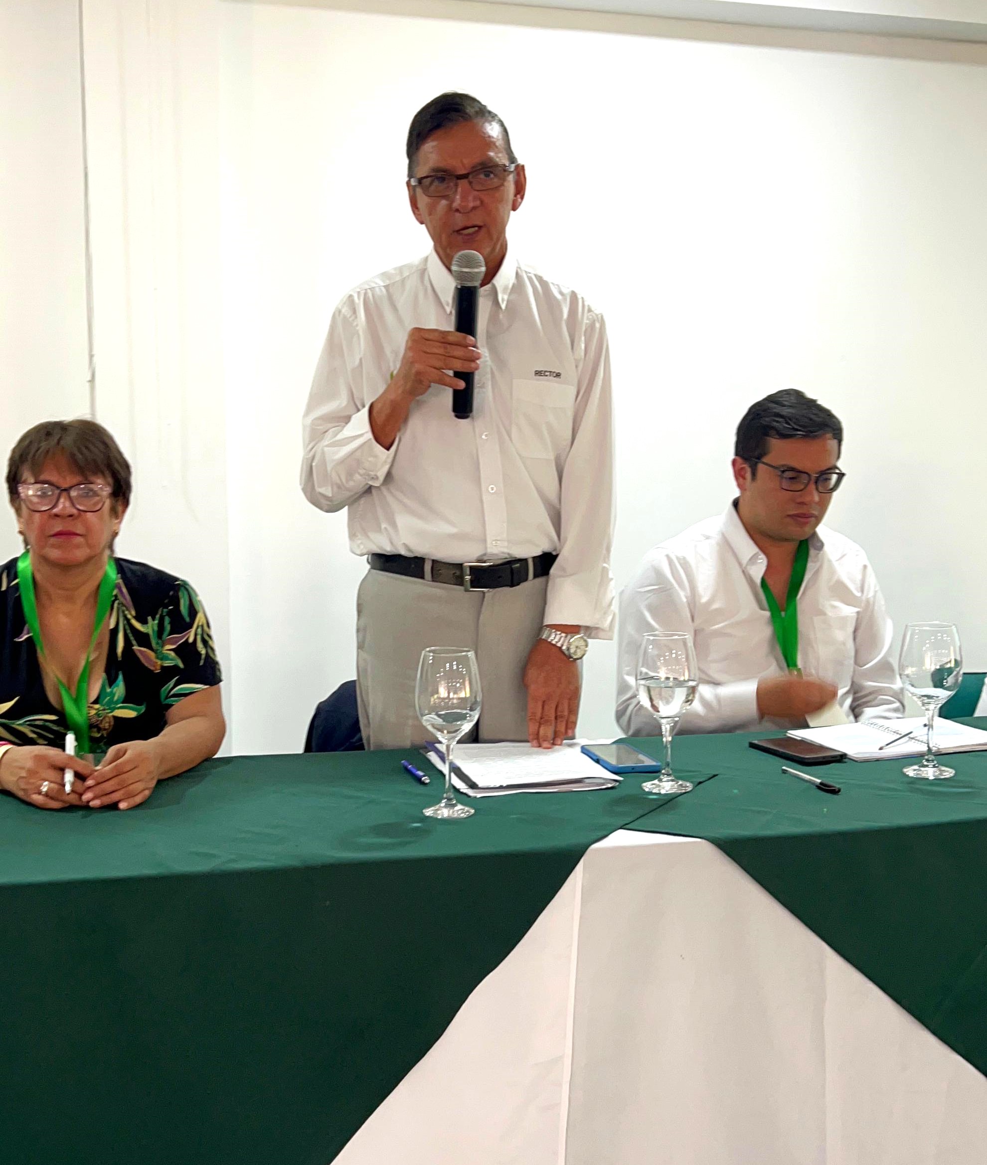 Hoy 4 de octubre de 2024, se llevó a cabo en Pereira el Encuentro Nacional Comunal bajo el lema “Biodiversidad, Paz y Territorio”, un evento que reunió a líderes comunales, defensores del medio ambiente y representantes del gobierno y organismos internacionales en un espacio de reflexión y diálogo previo a la COP16, próxima a celebrarse. Este encuentro destacó la importancia de las organizaciones comunales en la protección de la biodiversidad y la construcción de una paz duradera en los territorios colombianos.