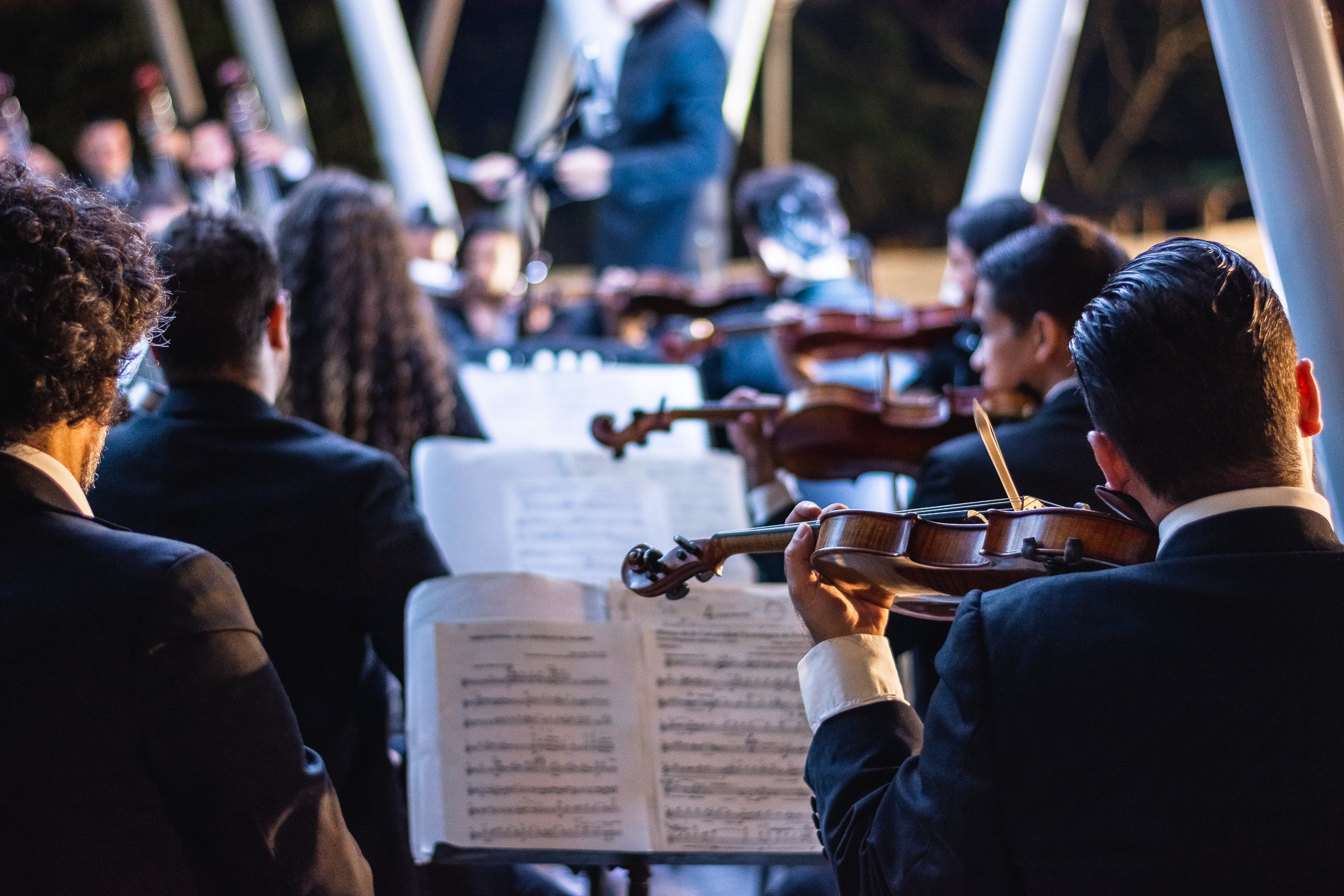 La Facultad de Bellas Artes y Humanidades de la Universidad Tecnológica de Pereira será el escenario de la presentación final pública de los estudiantes de Violín y Práctica de Conjunto de la Licenciatura en Música. Este evento, a cargo del Maestro Giondano Bastián Cordero, se realizará el próximo jueves 5 de diciembre a las 8:00 a. m. en el salón 12-112.