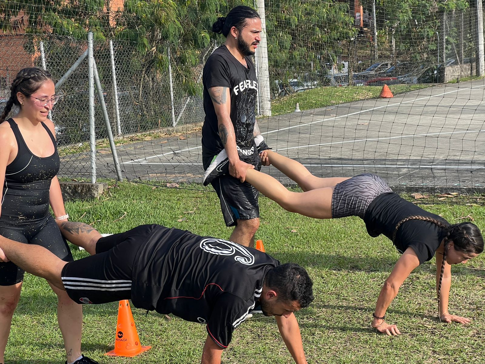 En el marco de la conmemoración del Día del Administrativo, la Universidad Tecnológica de Pereira desarrollará una nueva versión de la carrera de obstáculos OCR, una actividad deportiva pensada para fortalecer el bienestar, la integración y los hábitos saludables de quienes hacen parte de la comunidad universitaria. Esta iniciativa se da gracias al trabajo articulado entre la Vicerrectoría de Responsabilidad Social y Bienestar Universitario y el área de Talento Humano de la Vicerrectoría Administrativa y Financiera.  
