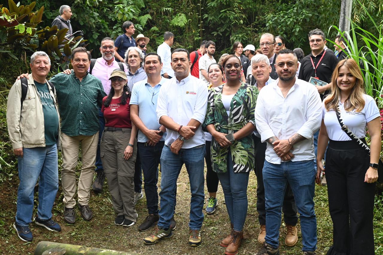 La Universidad Tecnológica de Pereira y la Alcaldía de Pereira anuncian una inversión conjunta para avanzar en el desarrollo del Parque Museo Arqueológico Salado de Consotá, un proyecto clave para la preservación patrimonial y la promoción del espacio público en la ciudad. Esta inversión contempla $600 millones aportados por la Secretaría de Planeación del municipio para la vigencia 2025, destinados a los estudios y diseños de la fase III del proyecto, mientras que la UTP asumirá una contrapartida para obras, administración y gestión.