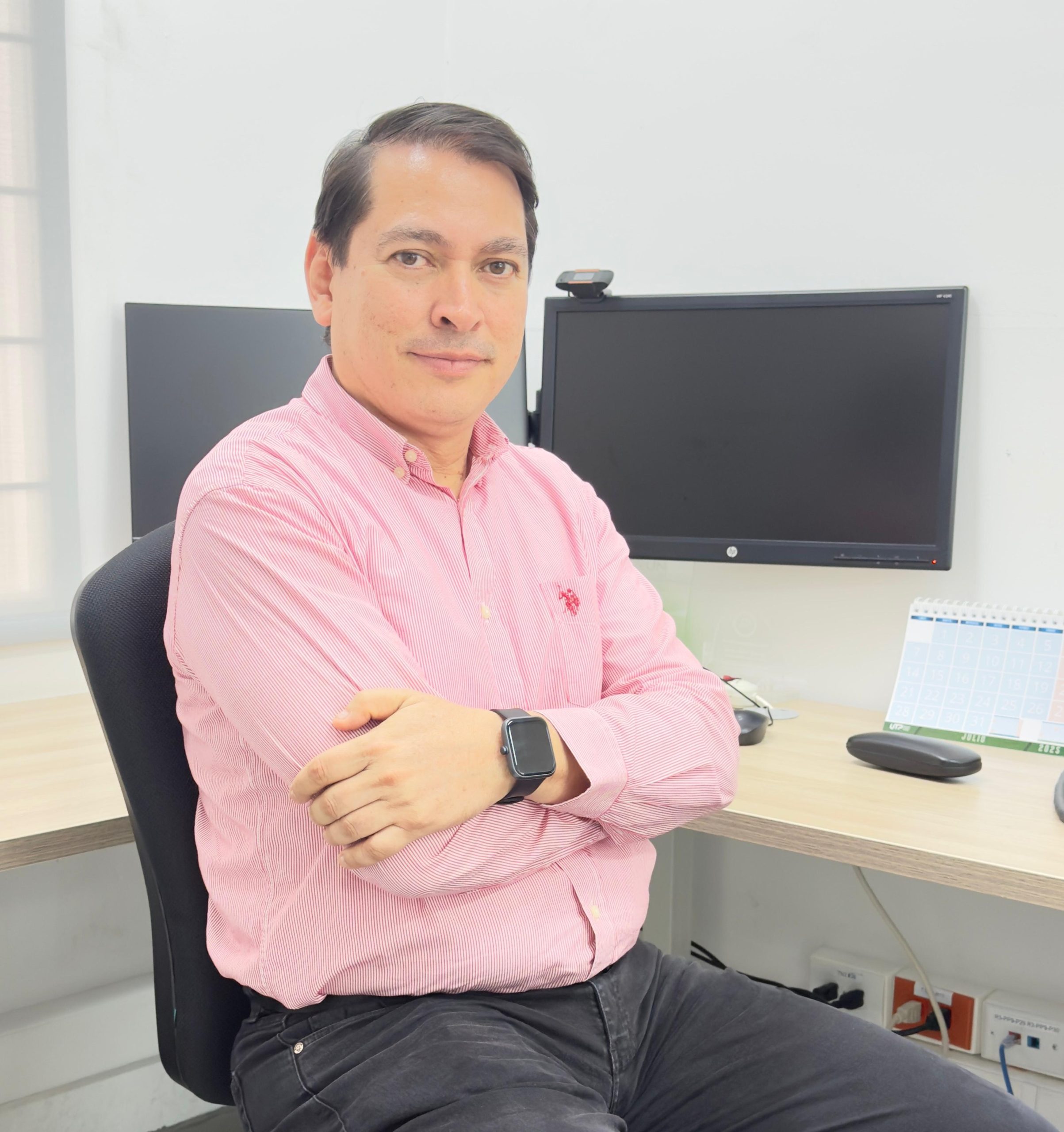 Quienes conocen a Jaime Andrés Ramírez España lo definen como un hombre cálido, resiliente e íntegro, un ser humano que siempre ha estado en función del otro; una persona que desde su rol en la Oficina de Planeación de la UTP como profesional líder en el área de planeación académica, ha contribuido a fortalecer varios procesos internos y externos de la universidad. Su trayectoria, trazada por muchas pasiones, como el deporte y la vocación de servicio, lo han llevado hoy a asumir un nuevo reto: ser rector de la Corporación Universitaria de Santa Rosa de Cabal, UNISARC.