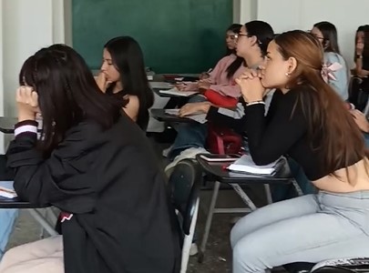 La Facultad de Ingenierías de la Universidad Tecnológica de Pereira (UTP) lanzó su programa Preicfes 2025, denominado Curso de Liderazgo Académico Saber 11, una estrategia integral diseñada para fortalecer el desempeño académico de los estudiantes de último grado de educación media, próximos a presentar las pruebas Saber 11. Este curso busca no solo mejorar sus resultados en las evaluaciones estandarizadas, sino también motivarlos con una visión clara de las oportunidades académicas y de desarrollo personal que les ofrece la educación superior.