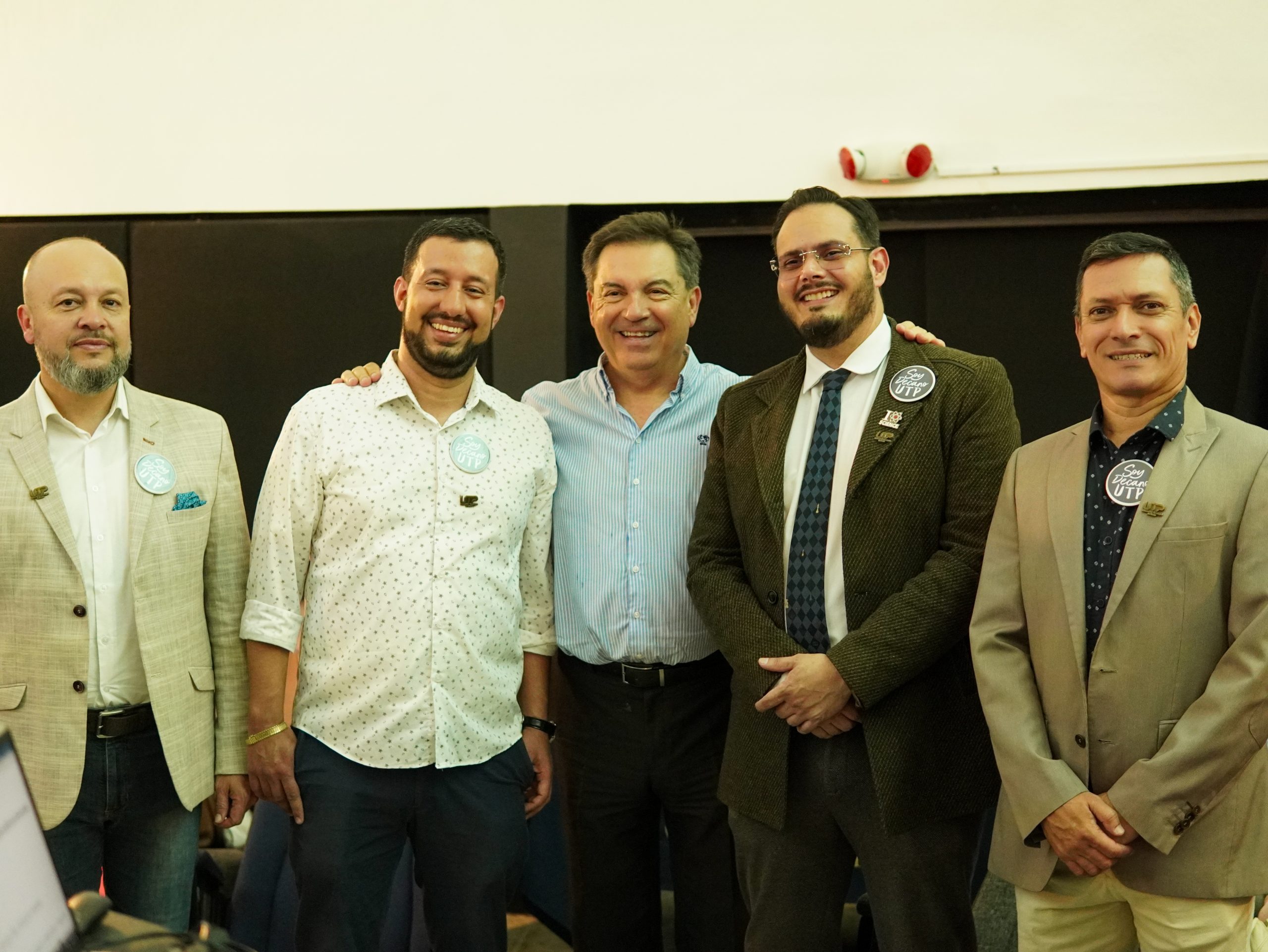 La Universidad Tecnológica de Pereira realizó la posesión oficial de cuatro decanos elegidos en el proceso electoral del pasado 21 de agosto de 2025, en una ceremonia formal presidida por el Consejo Académico de la institución.