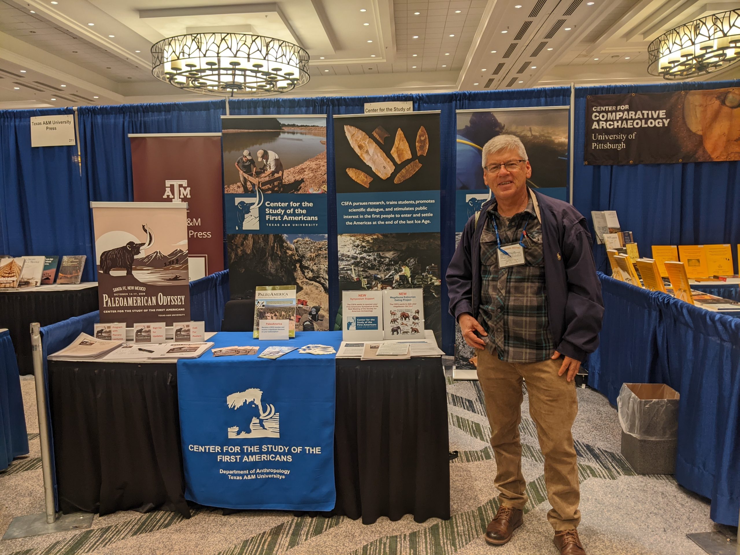 La Universidad Tecnológica de Pereira tuvo presencia académica internacional en el 90vo Congreso de la Society for American Archaeology (SAA), realizado en Denver, Estados Unidos, entre el 23 y el 27 de abril del presente año. Por invitación del Centro para el Estudio de los Primeros Americanos, el profesor Carlos Eduardo López Castaño, adscrito a la Facultad de Ciencias Ambientales, participó como ponente en el simposio “Geoarqueología en la Investigación de los Primeros Americanos”.