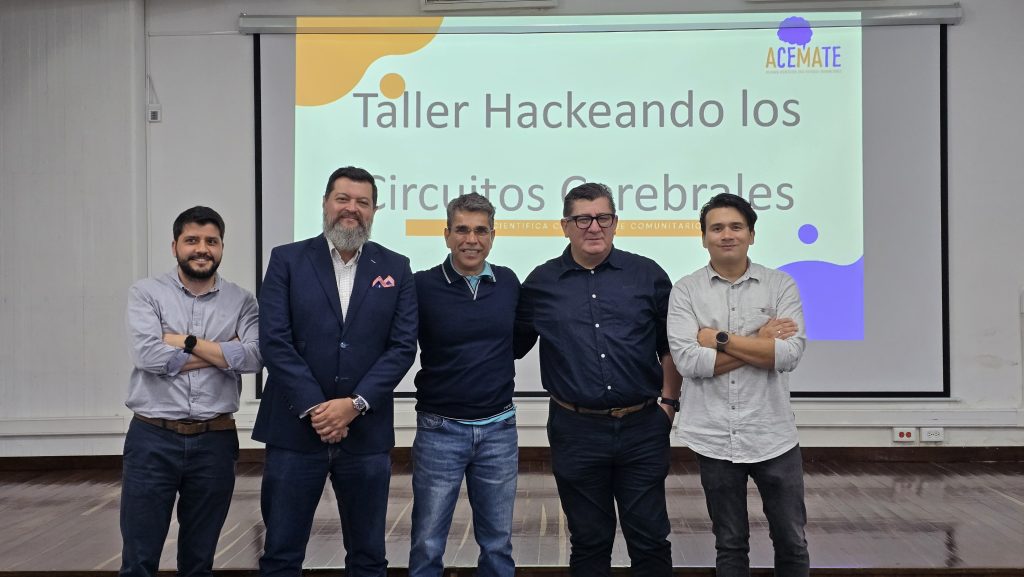 La Facultad de Ingenierías en colaboración con la Vicerrectoría de Investigación, Innovación y Extensión de la Universidad Tecnológica de Pereira fue escenario de una charla que dejó huella en el ámbito académico y clínico: “Hackeando los circuitos cerebrales: la neuromodulación actual”, un evento que reunió ciencia, tecnología y compromiso social en el marco del programa Acemate, Alianza científica con enfoque comunitario para mitigar brechas de atención y manejo de trastornos mentales relacionados con impulsividad en Colombia. Este programa es financiado por el Ministerio de Ciencias.