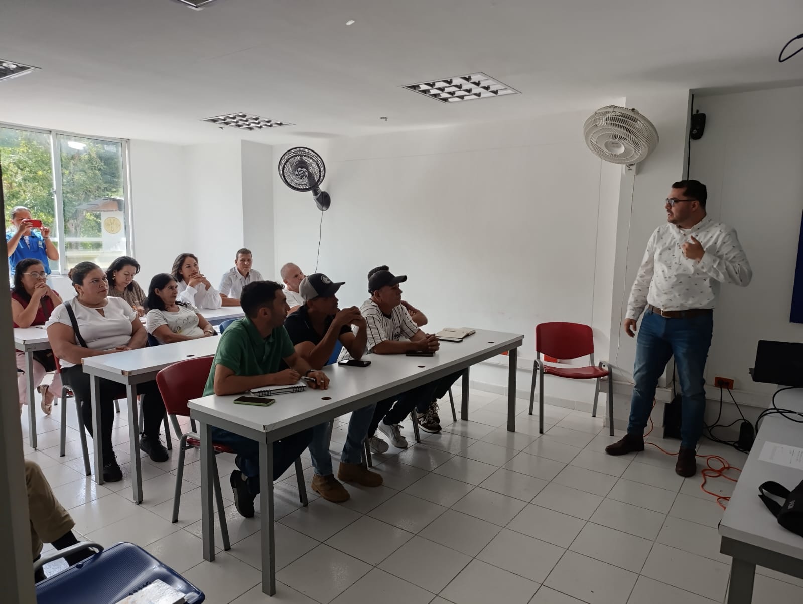 En el corazón del municipio de La Celia, Risaralda, se llevó a cabo el Taller de Oportunidades Comerciales con Guadua, una iniciativa liderada por la Facultad de Ciencias Agrarias y Agroindustria de la Universidad Tecnológica de Pereira, la cual busca transformar la percepción de los campesinos sobre este recurso forestal estratégico.