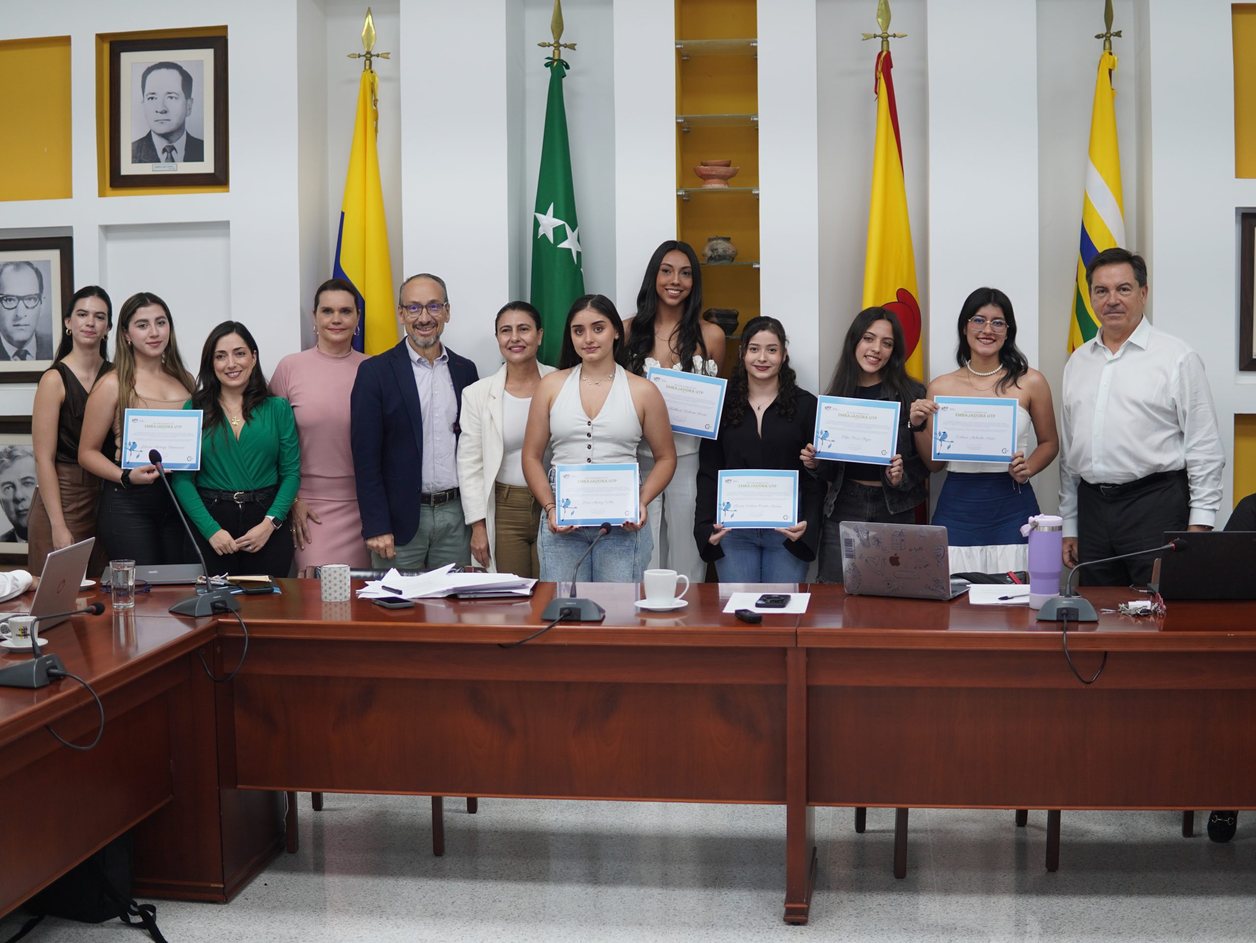 Seis estudiantes de la Universidad Tecnológica de Pereira están a punto de emprender un viaje que no solo las llevará a Chile, sino que las posicionará como referentes de una nueva generación de mujeres líderes en la ingeniería. La Misión Chile – Ingenieras sin Frontera es una ambiciosa iniciativa que une los esfuerzos de la Oficina de Relaciones Internacionales (ORI) y la Facultad de Mecánica Aplicada, con el objetivo claro de fortalecer la formación académica, el liderazgo femenino y la proyección internacional de las ingenieras en formación.