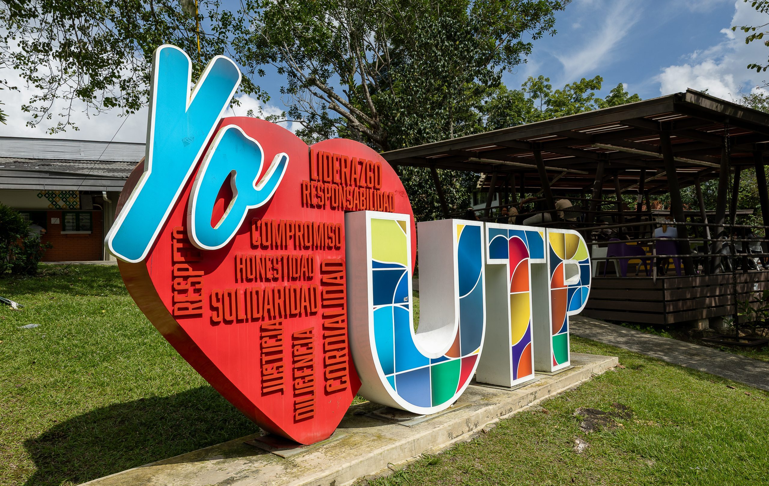 La Universidad Tecnológica de Pereira y la Facultad de  Tecnología reciben a María Estrella Pérez Rodríguez y Morayma Valencia Bielma, estudiantes de la Universidad Autónoma del Carmen (México), quienes realizan un intercambio académico en la Facultad de Tecnología. María Estrella cursa estudios en Química Industrial y Morayma en Administración Industrial, y coinciden en que esta experiencia representa una oportunidad para fortalecer su formación profesional y crecimiento personal.