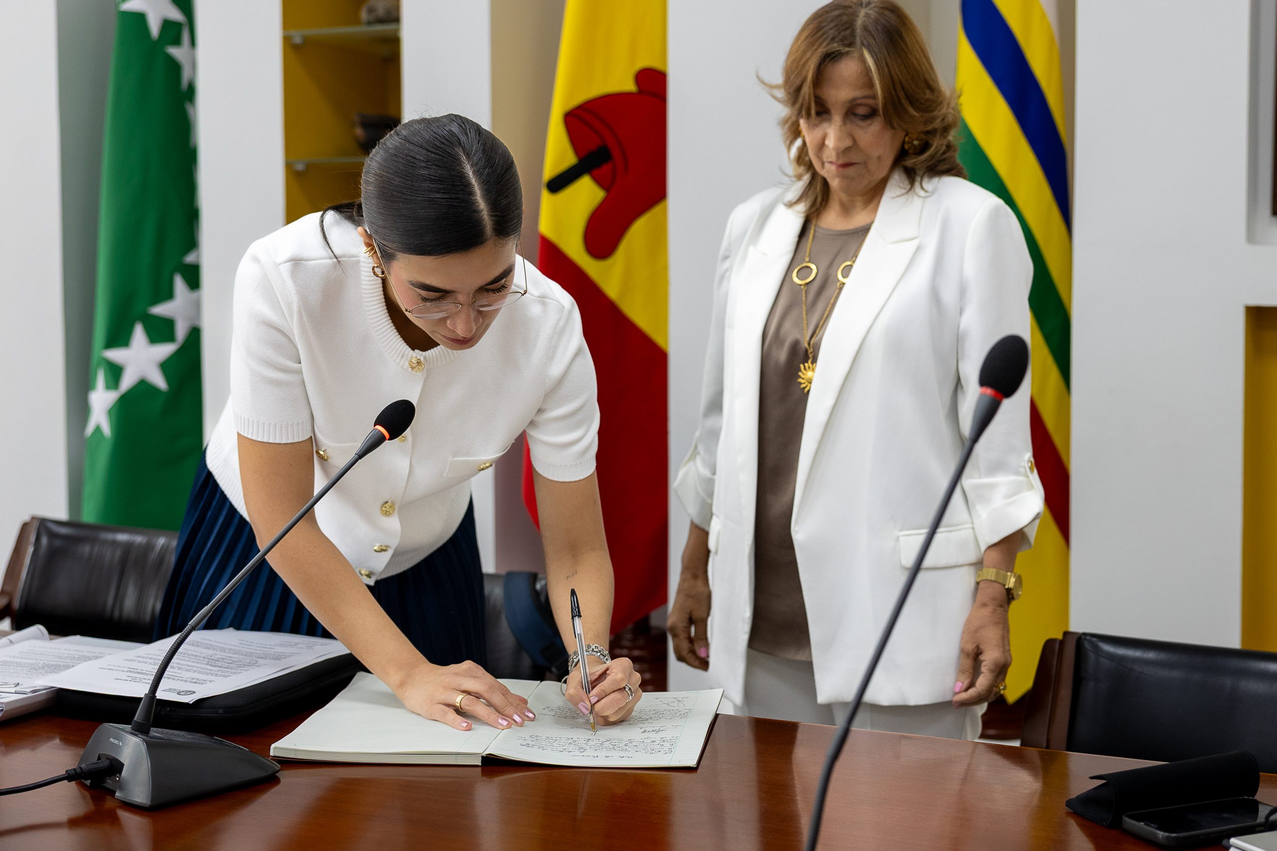 La Universidad Tecnológica de Pereira escribe un nuevo capítulo en su vida institucional con la posesión de Luz Stella Restrepo de Ocampo como representante de las Directivas Académicas ante el Consejo Superior Universitario, máximo órgano de gobierno de la institución. Su elección se dio tras una jornada electoral que contó con amplio respaldo de la comunidad académica, reconociendo su trayectoria, compromiso y liderazgo en el ámbito universitario. 