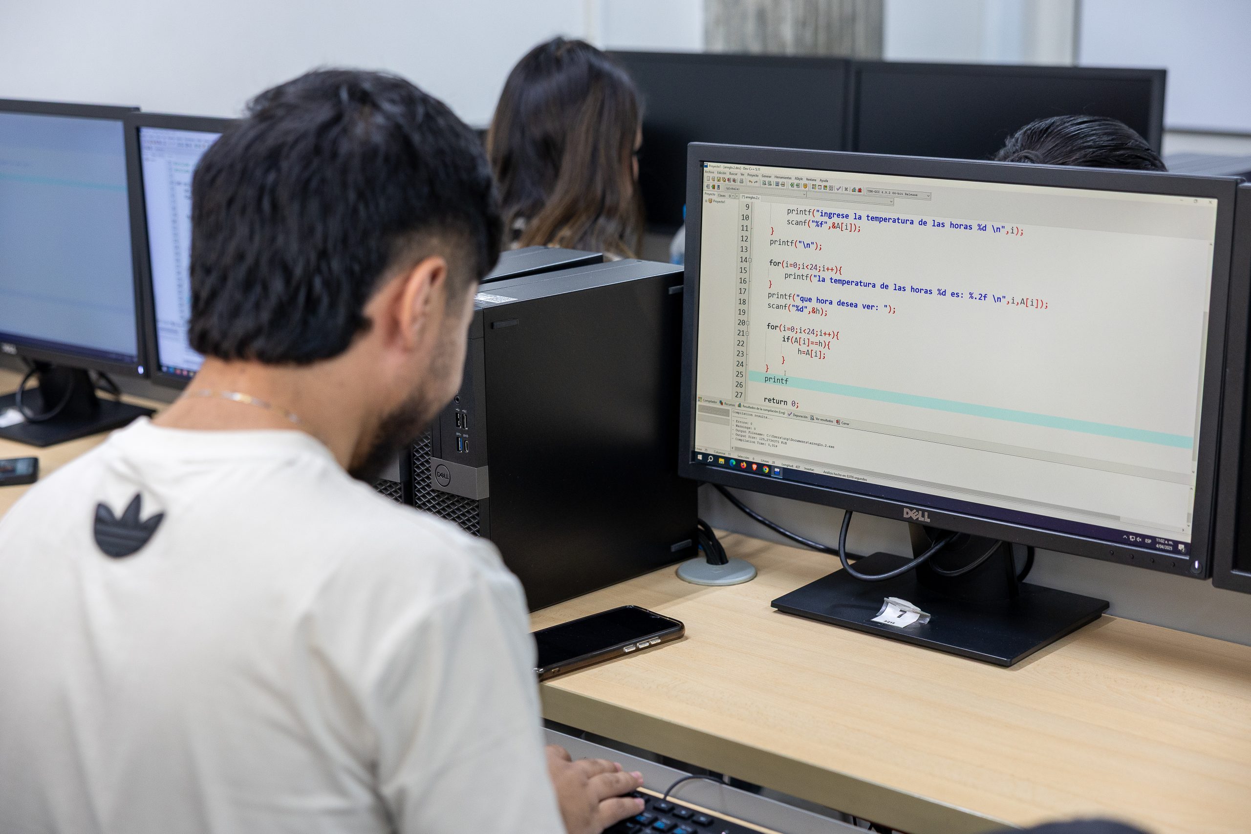 La Maestría en Ingeniería Eléctrica de la Universidad Tecnológica de Pereira invita a los interesados en fortalecer sus competencias a participar en el curso nivelatorio “Conceptos de Nivel Intermedio en Python”, como parte del proceso de preparación académica para ingresar al programa.