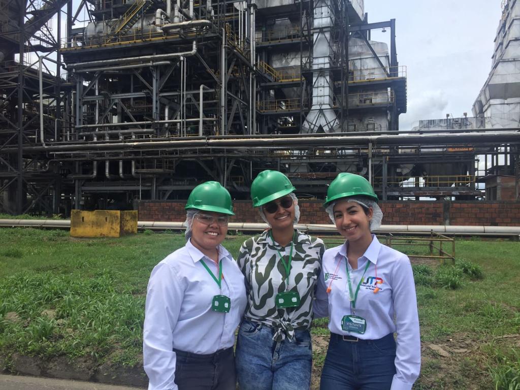 Ainhoa López Naranjo, estudiante de Ingeniería en Procesos Sostenibles de la Madera de la Facultad de Ciencias Agrarias y Agroindustria de la UTP, inicia una destacada práctica empresarial en Alemania, destacando la excelencia y las oportunidades internacionales que ofrece su facultad. 