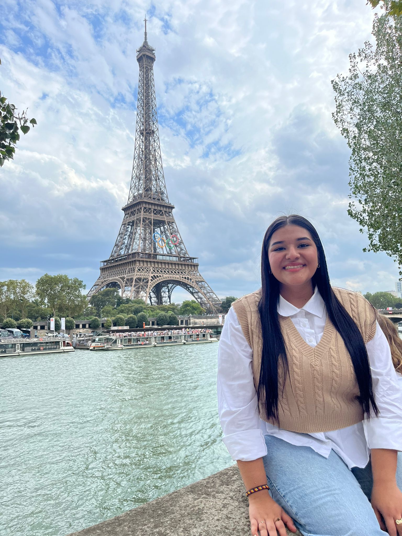 María Camila García Cañaveral, estudiante de décimo semestre de Ingeniería Industrial en la Universidad Tecnológica de Pereira, ha sido siempre una joven con visión de futuro. Desde que ingresó a la universidad tenía claras sus metas. Hoy, está cumpliendo uno de sus sueños más grandes: realizar una doble titulación en Francia, gracias a su perseverancia, esfuerzo y el acompañamiento de la UTP en todo este proceso.