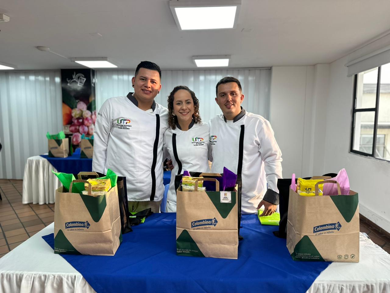 El Laboratorio Gastronómico Sostenible de la Facultad de Ciencias Ambientales de la Universidad Tecnológica de Pereira brilló en el IV Concurso de Escuelas Gastronómicas de Unicomfacauca en Popayán. En esta ocasión, el equipo que representó a la universidad obtuvo el tercer lugar con una propuesta que reflejaba la riqueza culinaria del Paisaje Cultural Cafetero.