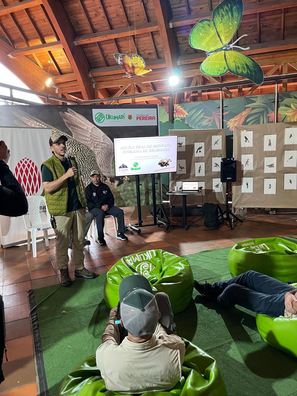 Se llevó a cabo el esperado quinto Festival de Aves del Paisaje Cafetero en el Bioparque Ukumarí, un evento que atrajo a 1410 visitantes, quienes disfrutaron de una amplia variedad de actividades relacionadas con la biodiversidad y el aviturismo. El evento, liderado por el Centro de Ciencia Jardín Botánico de la Universidad Tecnológica de Pereira (UTP), fue un éxito rotundo, tanto por la calidad de las actividades como por la participación del público. 