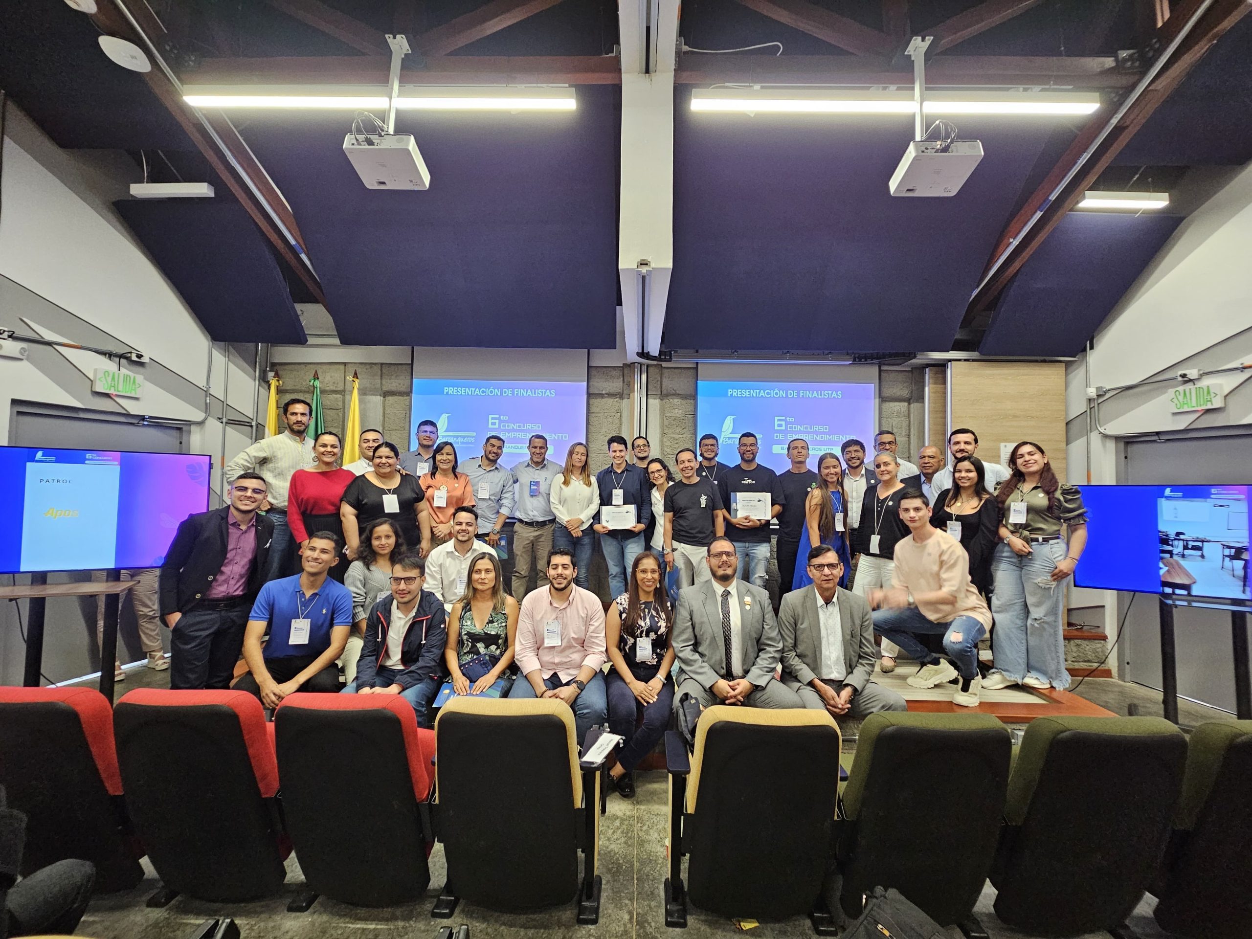 La Universidad Tecnológica de Pereira celebró la sexta edición del Concurso de Emprendimiento Barranqueros, un evento que reunió a los mejores proyectos de la comunidad universitaria en dos categorías: Polluelos y Barranqueros. Este concurso, organizado por la Vicerrectoría de Investigaciones, Innovación y Extensión, en conjunto con el Centro de Innovación y Desarrollo Tecnológico (CIDT), se ha convertido en una plataforma fundamental para impulsar ideas innovadoras y fomentar el espíritu emprendedor en la comunidad universitaria UTP. 