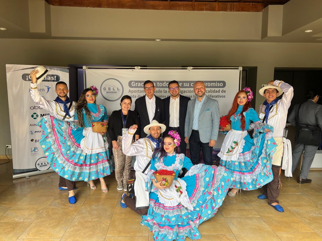 En el marco de la edición 2024 de la Feria del Libro de Pereira, la Facultad de Ciencias de la Salud de la Universidad Tecnológica de Pereira ha conmemorado un hito trascendental: los 30 años de la Revista Médica de Risaralda. Este evento especial ha sido una ocasión para reflexionar sobre el impacto y el legado de esta destacada publicación científica.