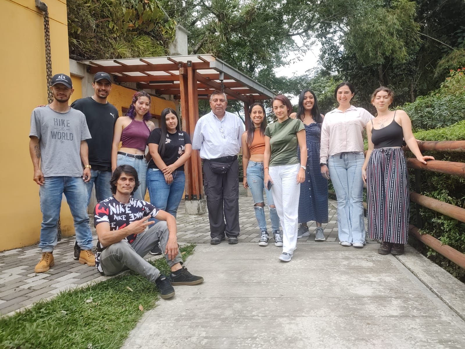 La Universidad Tecnológica de Pereira recibió la visita del profesor investigador Miguel Fernando Pacheco Muñoz, destacado académico de la Universidad Autónoma de la Ciudad de México, quien impartió un curso clave para la sostenibilidad titulado "Interpretación y Comunicación Ambiental" en el Jardín Botánico de la UTP.  