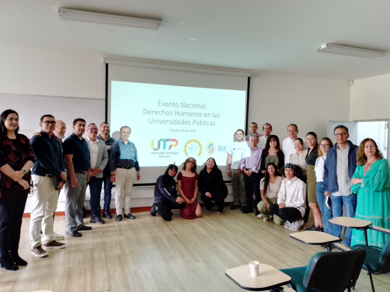 La Universidad Tecnológica de Pereira  fue anfitriona del Encuentro Nacional de Derechos Humanos en las Universidades públicas, evento que contó con la participación de representantes de 22 universidades y que fue coordinado por la Mesa de Gobernabilidad y Paz del Sistema Universitario Estatal (SUE). Durante este espacio, se avanzó en la preparación de una propuesta de política nacional en derechos humanos, paz y convivencia, un tema crucial para la formación de profesionales comprometidos con los valores fundamentales de la sociedad. 