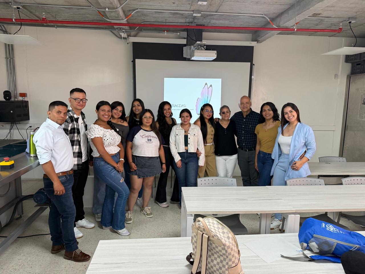 En el marco de una alianza que ha crecido a lo largo de los años, la Universidad Tecnológica de Pereira recibió la visita de estudiantes y docentes de la Institución Universitaria Colegio Mayor del Cauca. Esta visita, impulsada por el convenio entre ambas instituciones, fortalece los vínculos académicos y fomenta el aprendizaje y la innovación en los campos de administración industrial y emprendimiento.