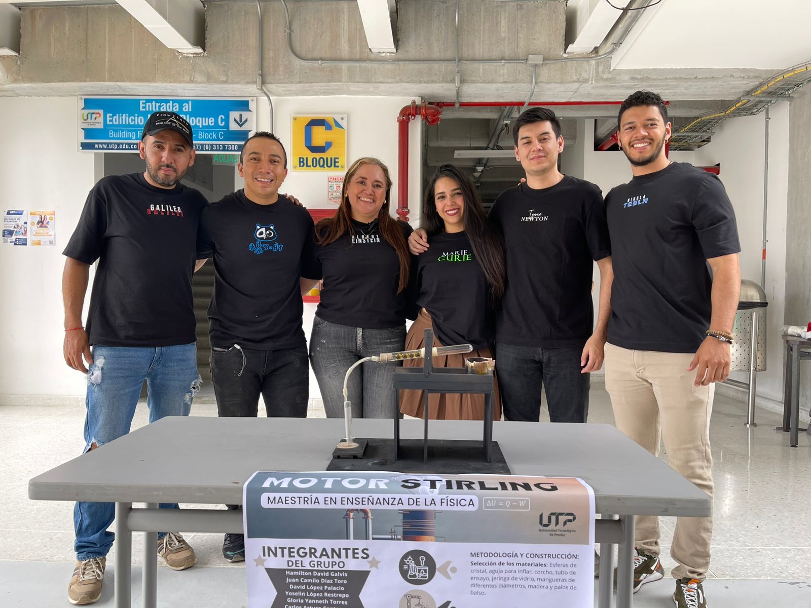 El pasado sábado, 30 de noviembre, se llevó a cabo con gran éxito la Feria de Experimentos de Termodinámica organizada por los estudiantes de la Maestría en la Enseñanza de la Física de la Universidad Tecnológica de Pereira. Este evento, diseñado como un espacio para el aprendizaje, la innovación y la divulgación científica, reunió a estudiantes, docentes y público interesado en explorar los principios fundamentales de la termodinámica a través de proyectos creativos y dinámicos.