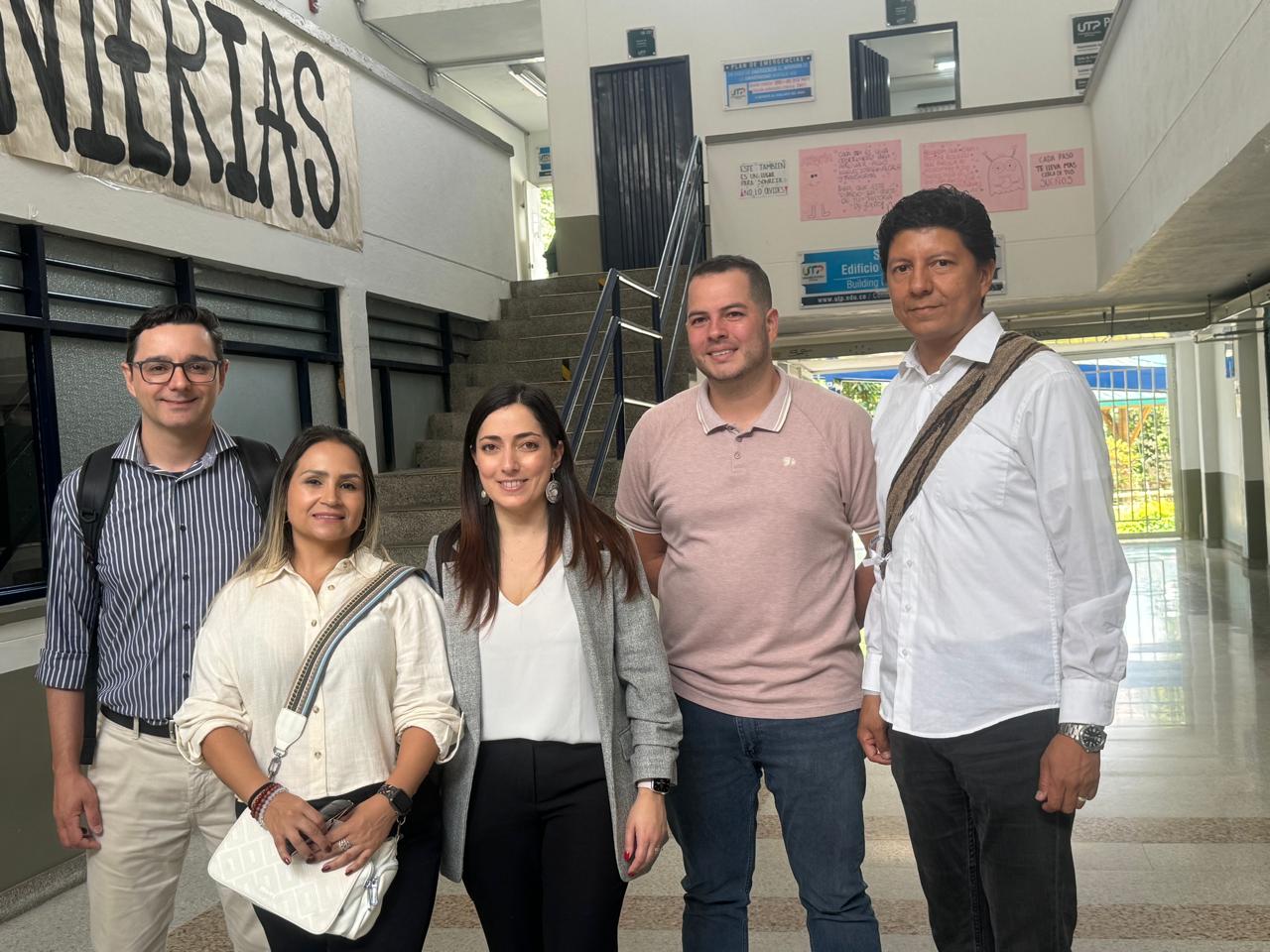 Con el propósito de estrechar lazos de cooperación interinstitucional, una delegación de la Universidad Tecnológica Federal de Paraná (UTFPR), conformada por Gloria Patricia López Sepúlveda, directora de Relaciones Empresariales de la sede Cornélio Procópio, y Sidgley Camargo de Andrade, director de Relaciones Comunitarias de la sede Londrina, visitó el campus de la Universidad Tecnológica de Pereira (UTP).