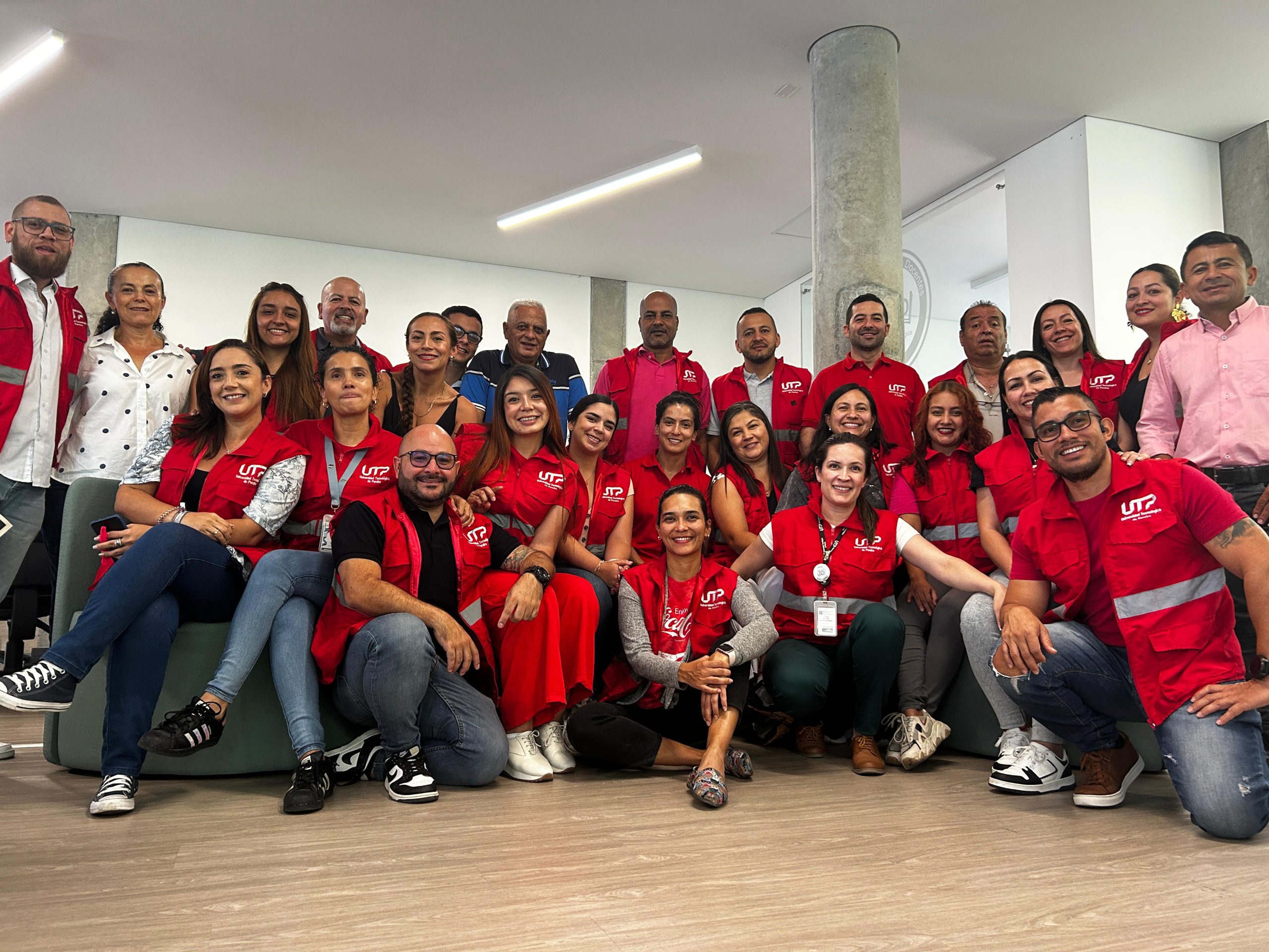 En un emotivo encuentro realizado en las instalaciones de la Universidad Tecnológica de Pereira, se llevó a cabo un homenaje especial para reconocer el invaluable trabajo de la Brigada de Emergencia. 