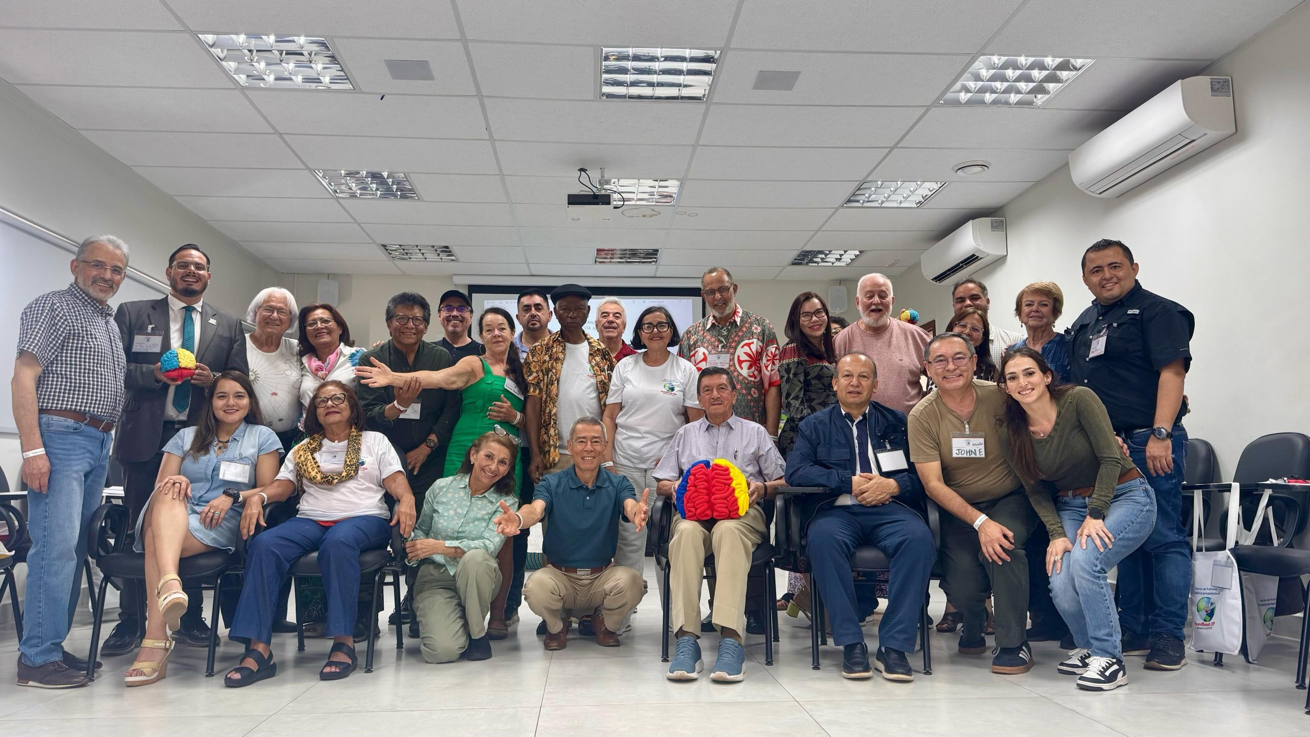 La Universidad Tecnológica de Pereira (UTP) continúa fortaleciendo su presencia internacional a través de la participación del decano de la Facultad de Ciencias Básicas, Dr. Juan Pablo Trujillo Lemus, en el Encuentro Internacional Feedback CSP 2025, realizado entre el 14 y el 19 de abril en Brasil. El evento fue organizado por la Red Internacional de Cibernética Social Proporcionalista (Red CSPI), y reunió a expertos de todo el mundo con el objetivo de promover el intercambio académico en torno a la cibernética social proporcionalista, metodología desarrollada por el sociólogo Waldemar de Gregory.