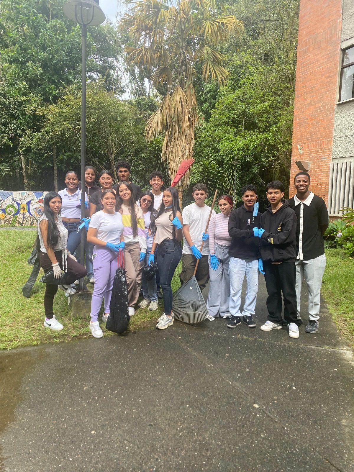 En el marco de la asignatura Ciencia, Tecnología y Ambiente, los estudiantes de primer semestre del programa de Administración Ambiental de la Universidad Tecnológica de Pereira (UTP) desarrollaron un proyecto de aula con el objetivo de ampliar la visión del concepto de ambiente.