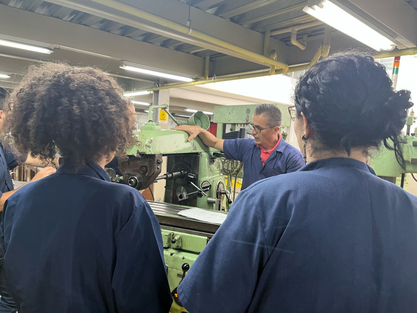 En los pasillos de la Facultad de Tecnología de la Universidad Tecnológica de Pereira, una voz joven y decidida se abre paso con entusiasmo y esperanza. Se trata de Valeria Montes González, estudiante de primer semestre del programa de Ingeniería de Manufactura, quien comparte con orgullo y emoción su historia de vida, una historia que refleja el espíritu de lucha, adaptación y pasión que caracteriza a los nuevos rostros de la ingeniería en Colombia.