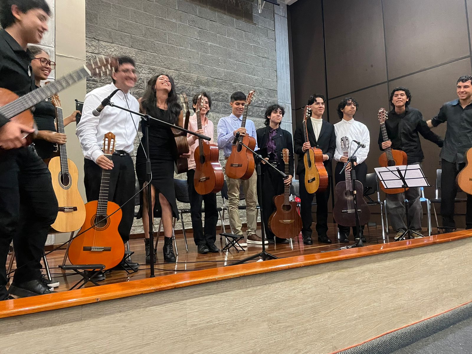 La Licenciatura en Música de la Facultad de Bellas Artes y Humanidades de la Universidad Tecnológica de Pereira extiende una cordial invitación a la comunidad universitaria y regional para participar en los recitales y conciertos de fin de semestre, que se llevarán a cabo durante los últimos días de mayo en diversos espacios de la facultad. Estos eventos, abiertos al público, son una muestra del trabajo artístico, pedagógico y creativo de los estudiantes de todos los semestres.