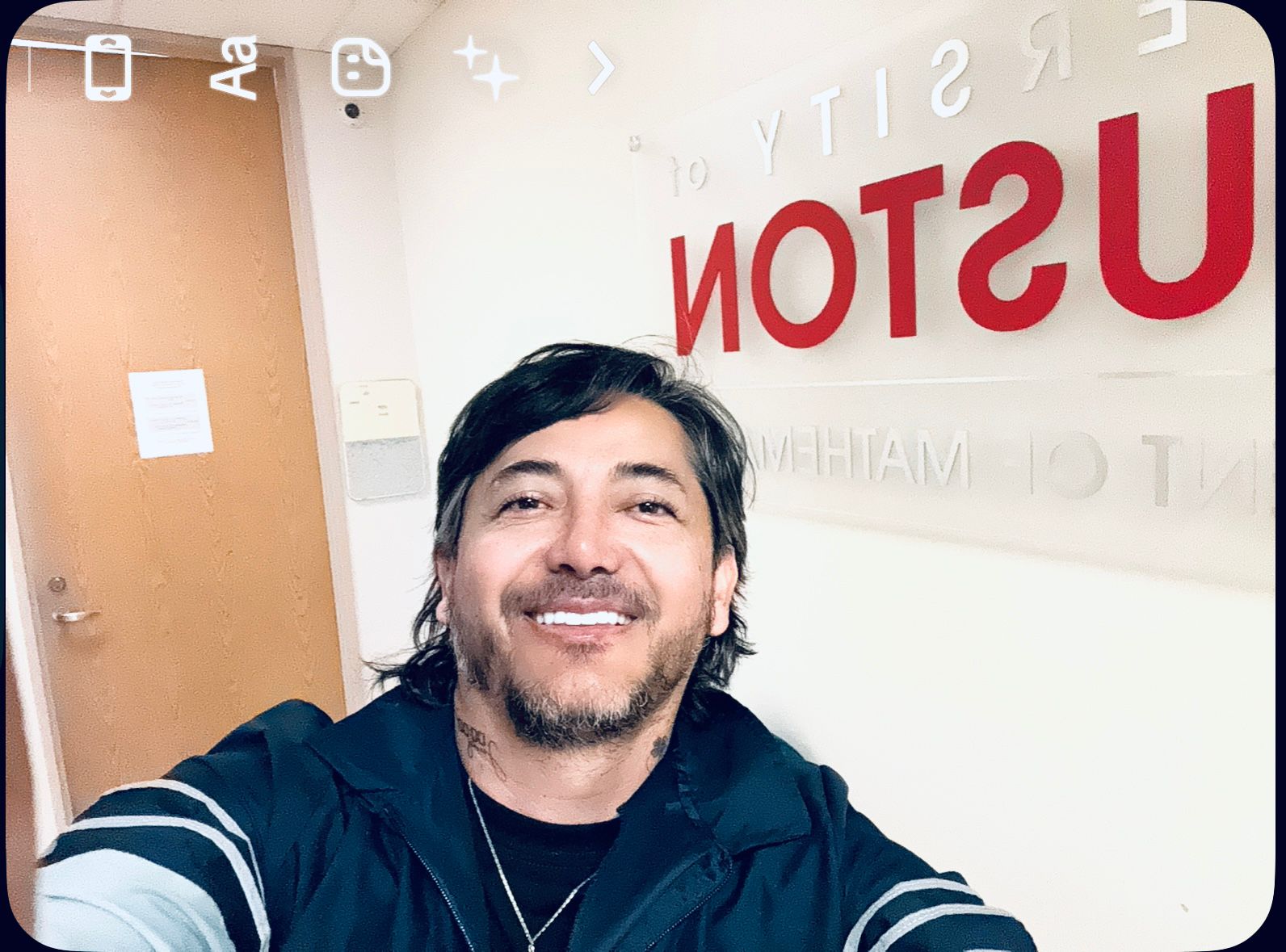 La Universidad Tecnológica de Pereira celebra con orgullo el reciente reconocimiento internacional otorgado al profesor Pedro Pablo Cárdenas Alzate, adscrito a la Facultad de Ciencias Básicas y director de la Maestría en Matemática, quien fue distinguido con el premio a la mejor conferencia en el área de Matemática Aplicada durante el evento ICARASET-25 (International Conference on Advanced Research in Applied Sciences, Engineering and Technology), realizado el pasado 21 de marzo en la Universidad de Houston, Texas.